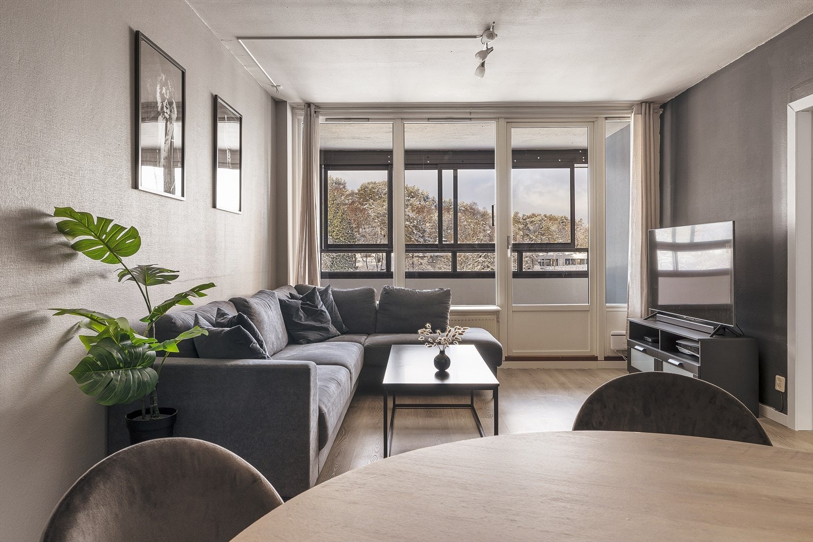 EiendomsMegler 1 v/ Janne Haugland har gleden av å presentere Vadmyrveien 4! Foto: Mood Foto v/ Trude Pedersen Galleribilde