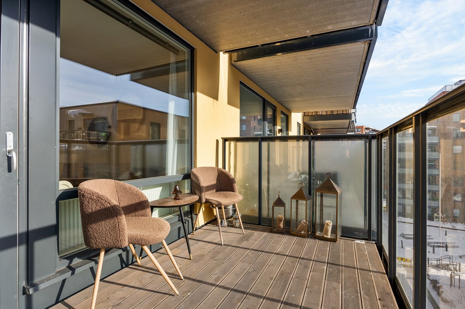 Her er det god plass til utemøbler for å nyte uterommet. Galleribilde