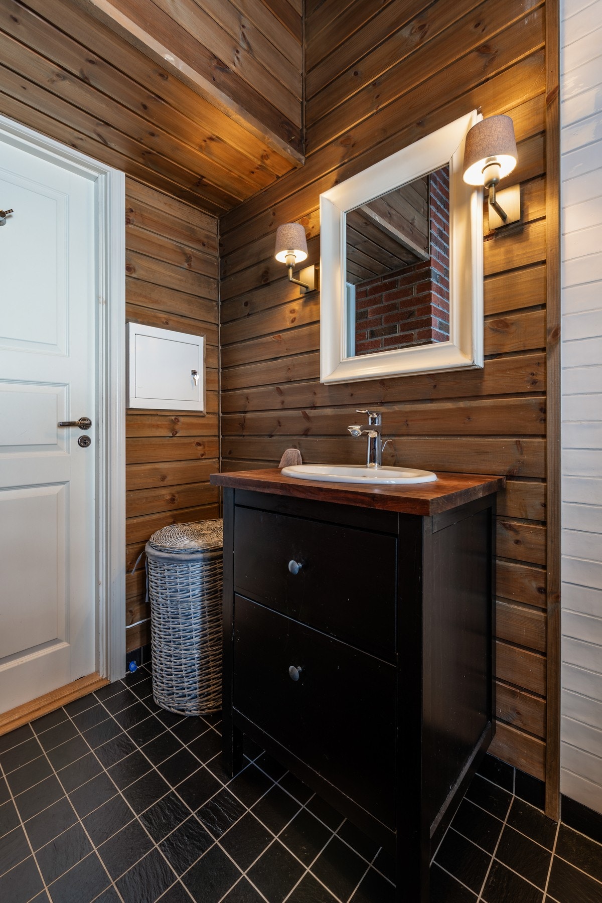 Bad med gulvvarme renovert i 2012. Ikke godkjent for varig opphold. Galleribilde