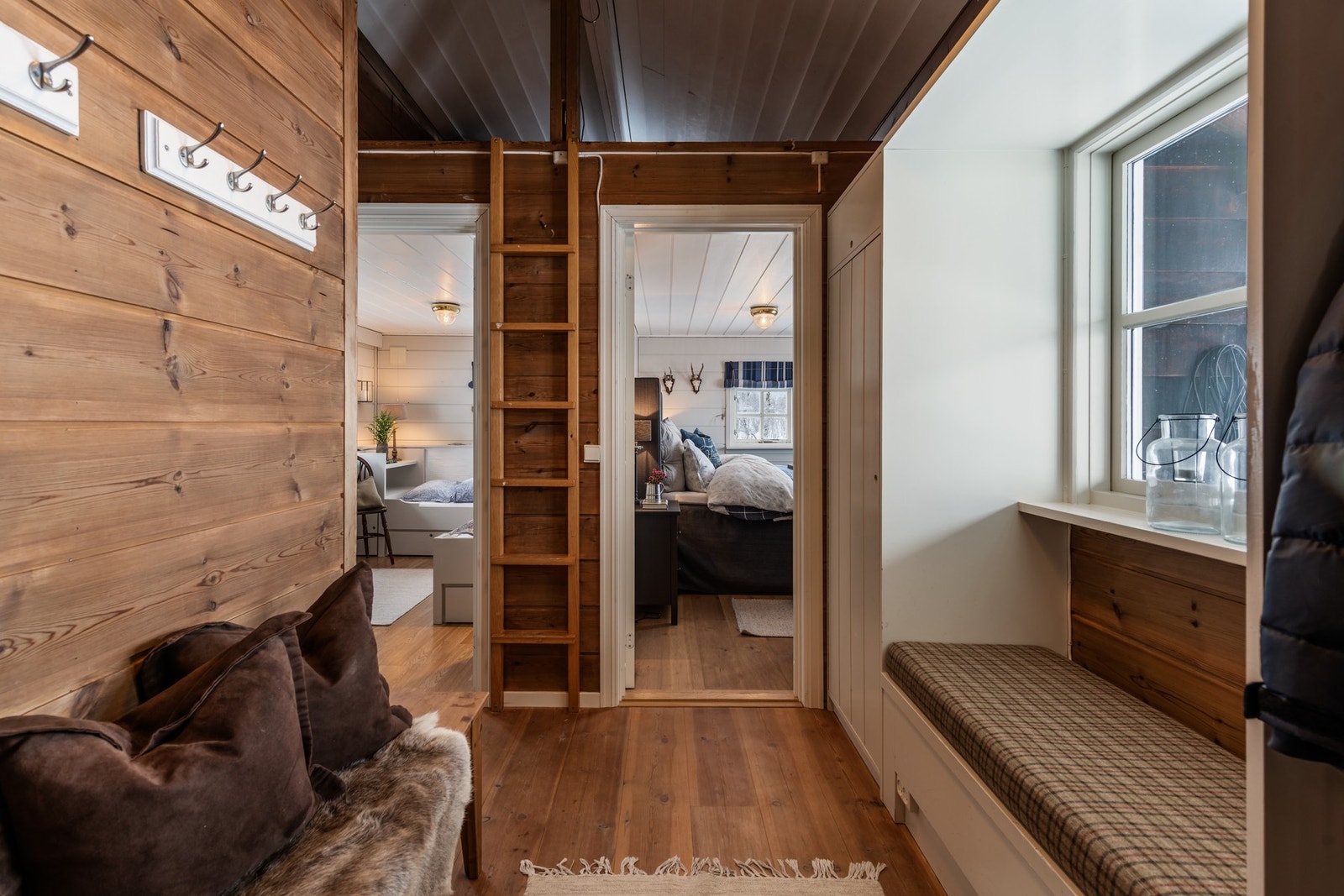 Fra gang er det tilkomst med trapp til åpen hems med gulvareal på ca. 10 kvm Galleribilde