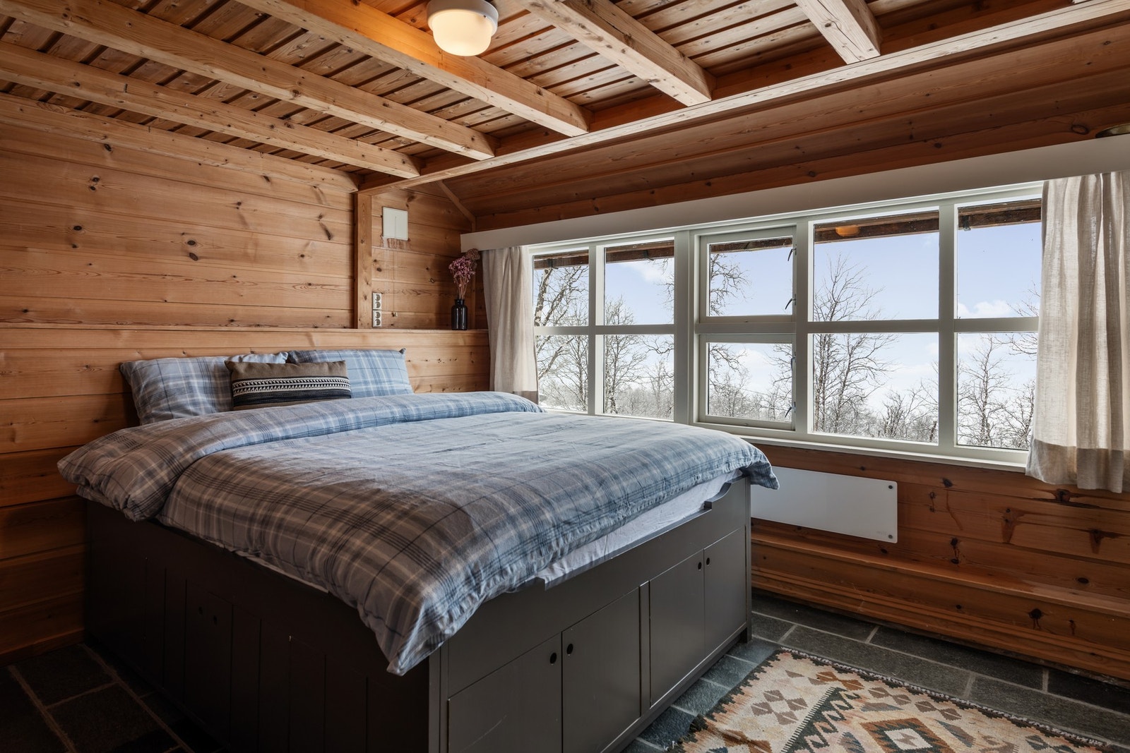 Koselig innredet soverom. Anneks er ikke omsøkt/godkjent. Galleribilde