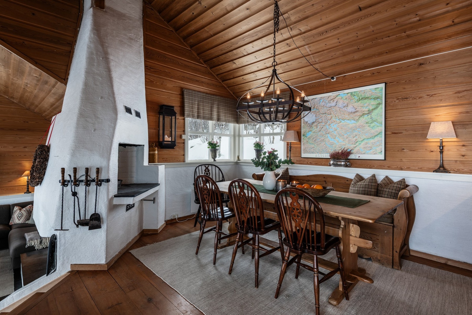 Koselig, innbydende og romslig spiseplass Galleribilde