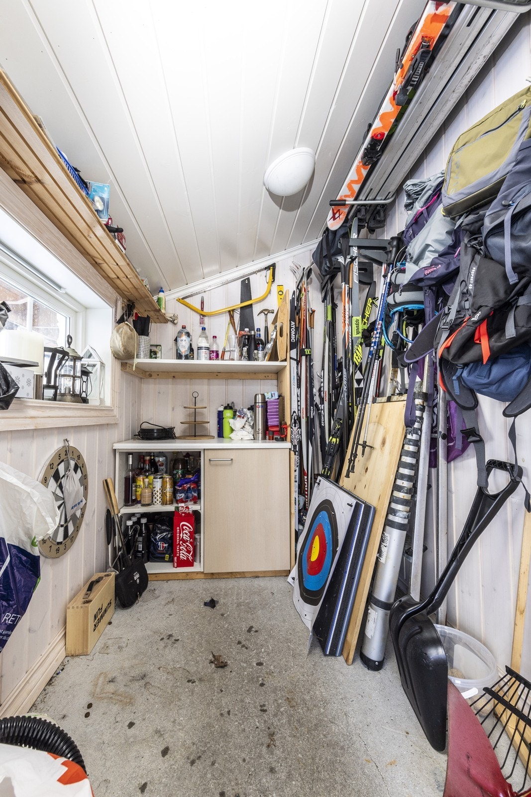 Den utvendige boder en ideell for lagring av sesongutstyr. Galleribilde