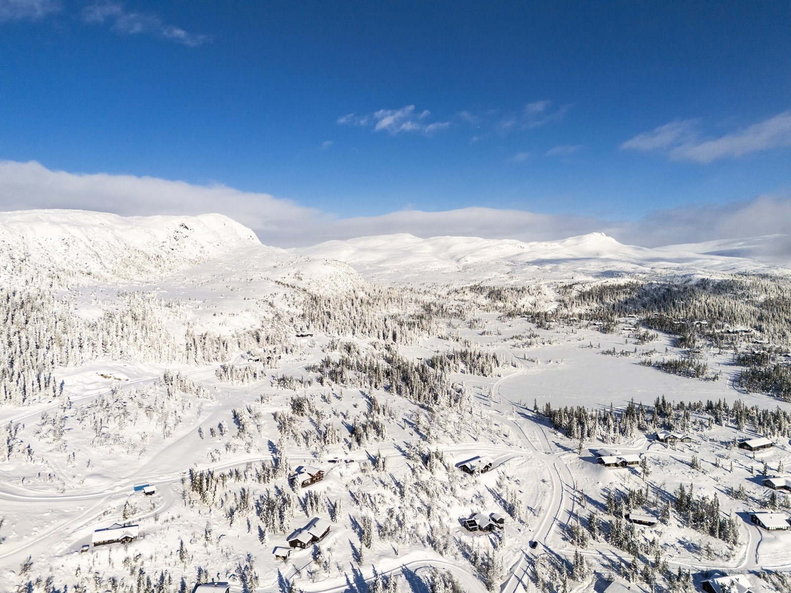 Området er også supert på sommerstid, med milevis av fine turstier og toppturer. Det er også kort vei til flere fine bade - og fiskemuligheter i området. Galleribilde