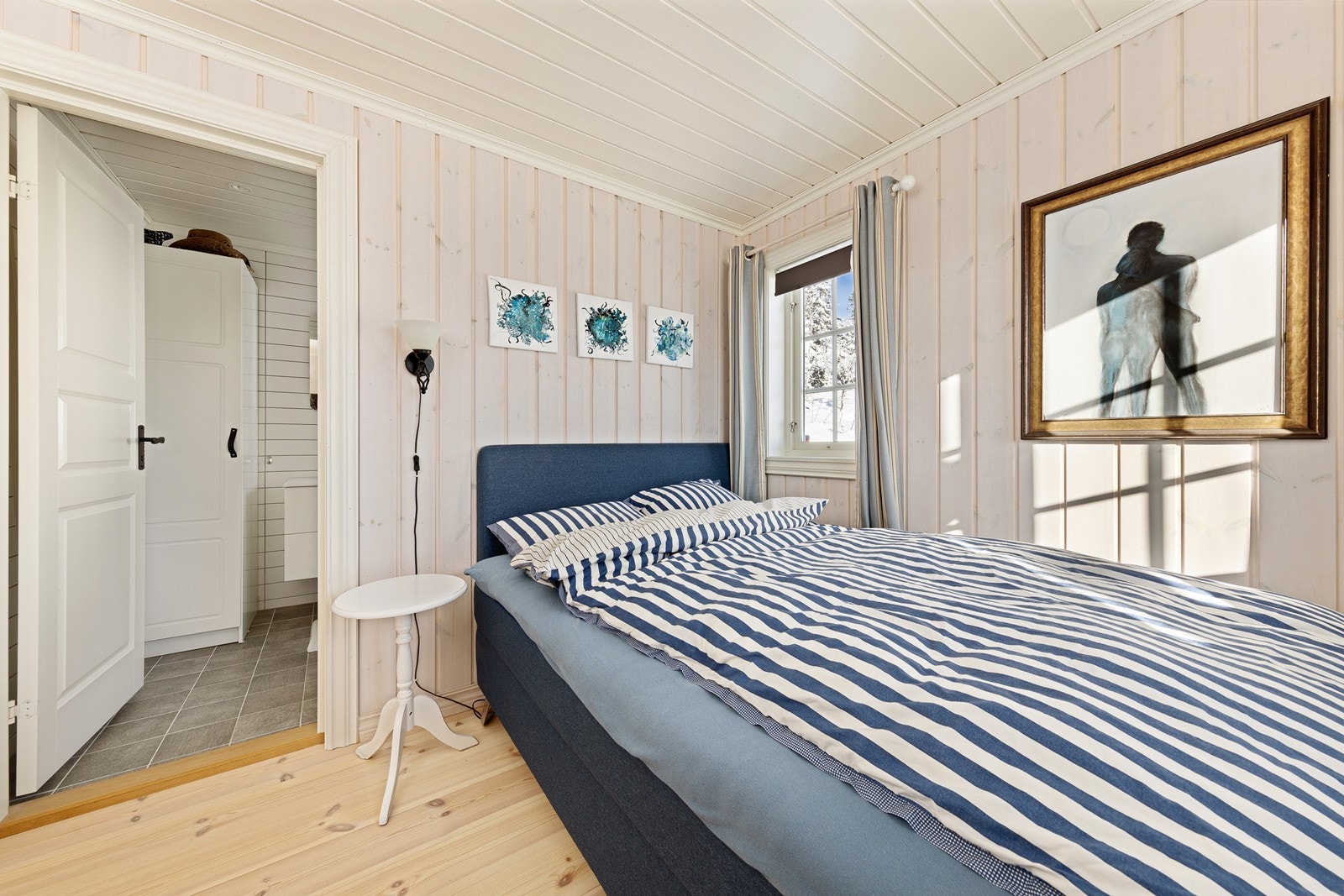 Hovedsoverommet gir rom for møblering av en dobbeltseng. Galleribilde