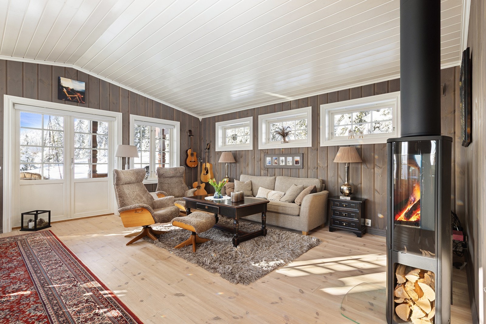 Fra rommet er det også utgang til den romslige terrassen. Galleribilde