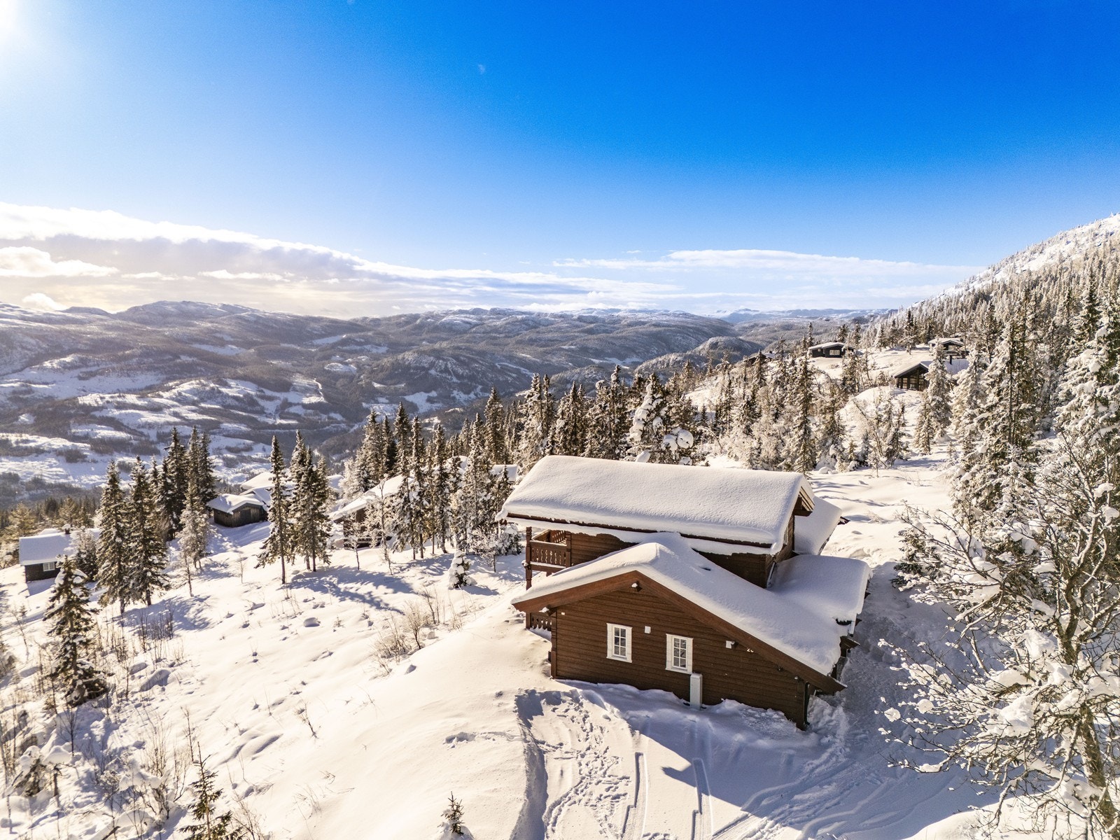 Fantastisk hytteperle nær Tempelseter med familievennlig planløsning! En av de mest usjenerte beliggenhetene i feltet! Galleribilde