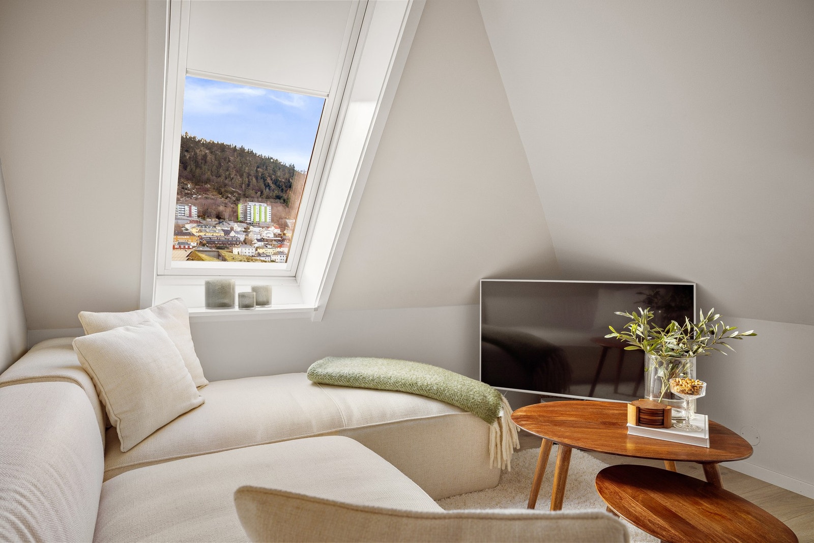 Det er 3-lags vinduer mot Nygårdsbroen Galleribilde