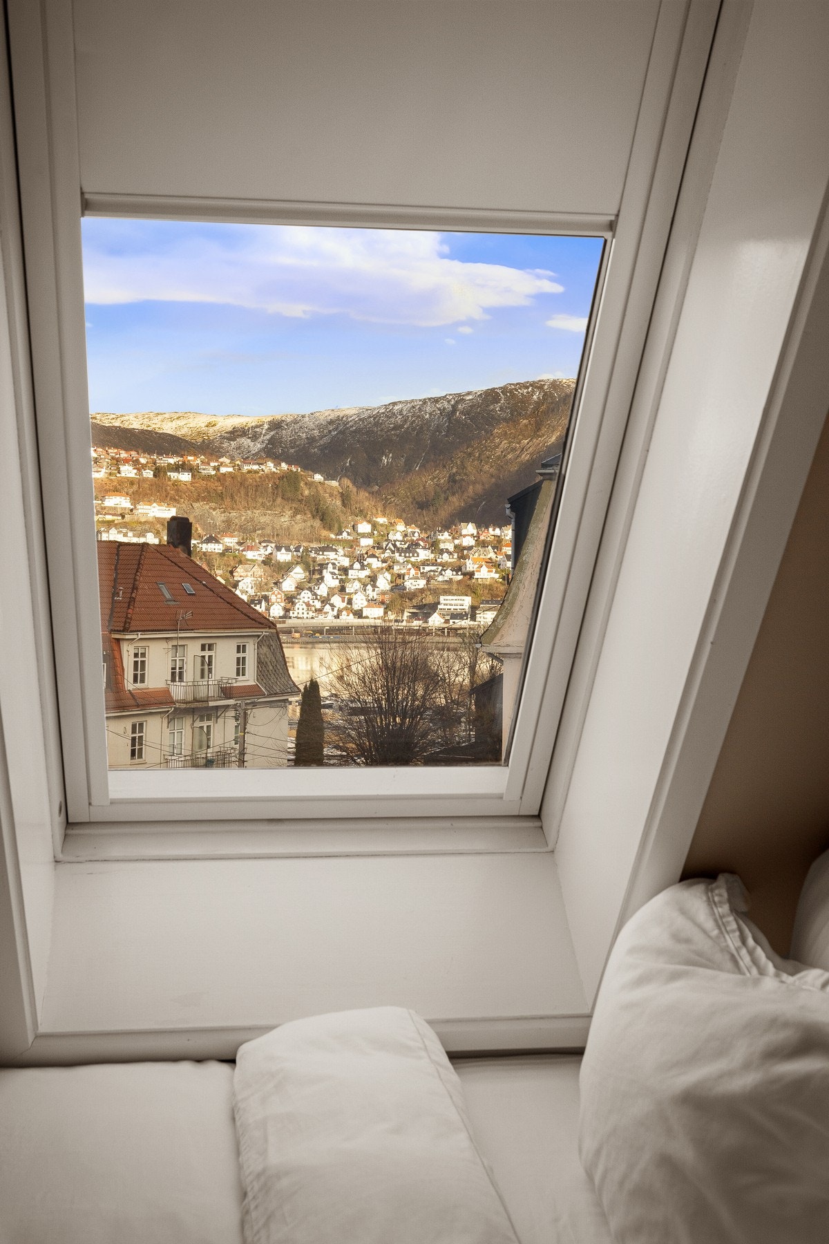 Nyt utsikt mot nordøst fra hodeputen. Galleribilde