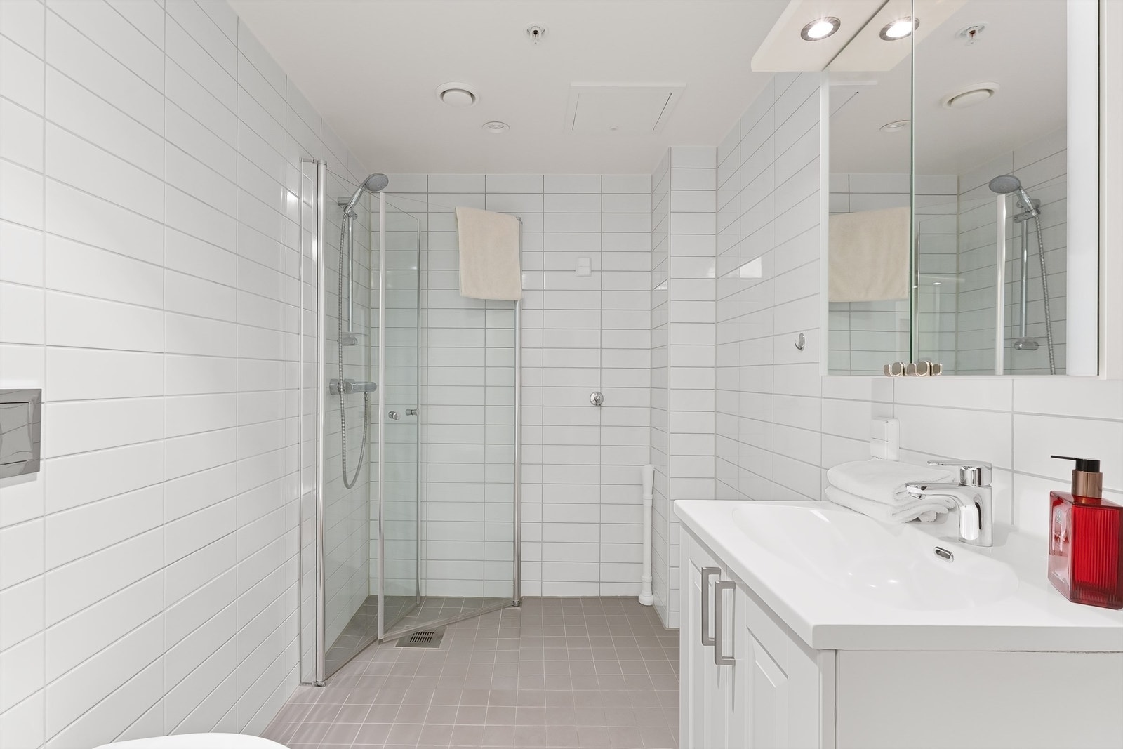 Pent flislagt baderom Galleribilde