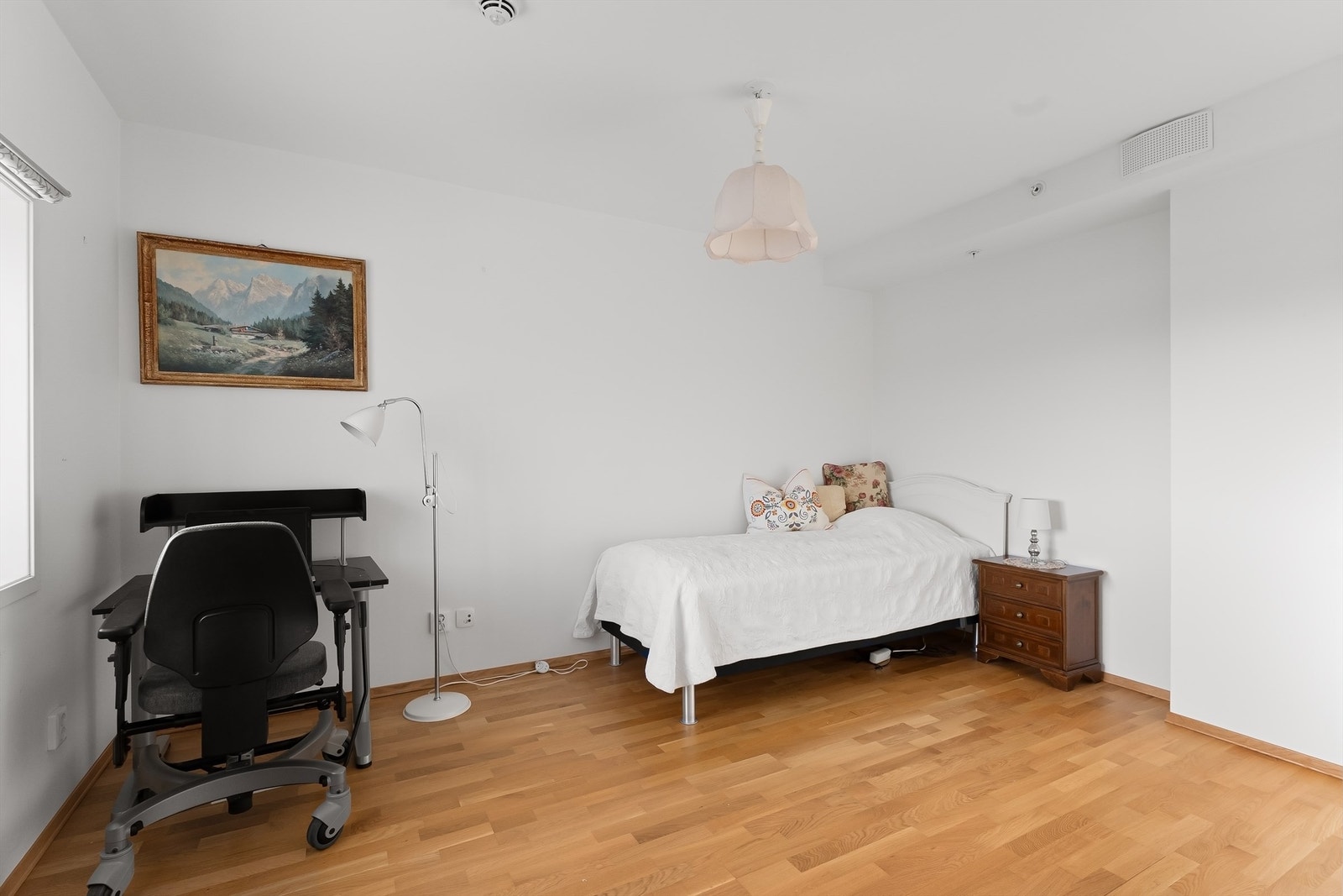 Romslig soverom Galleribilde