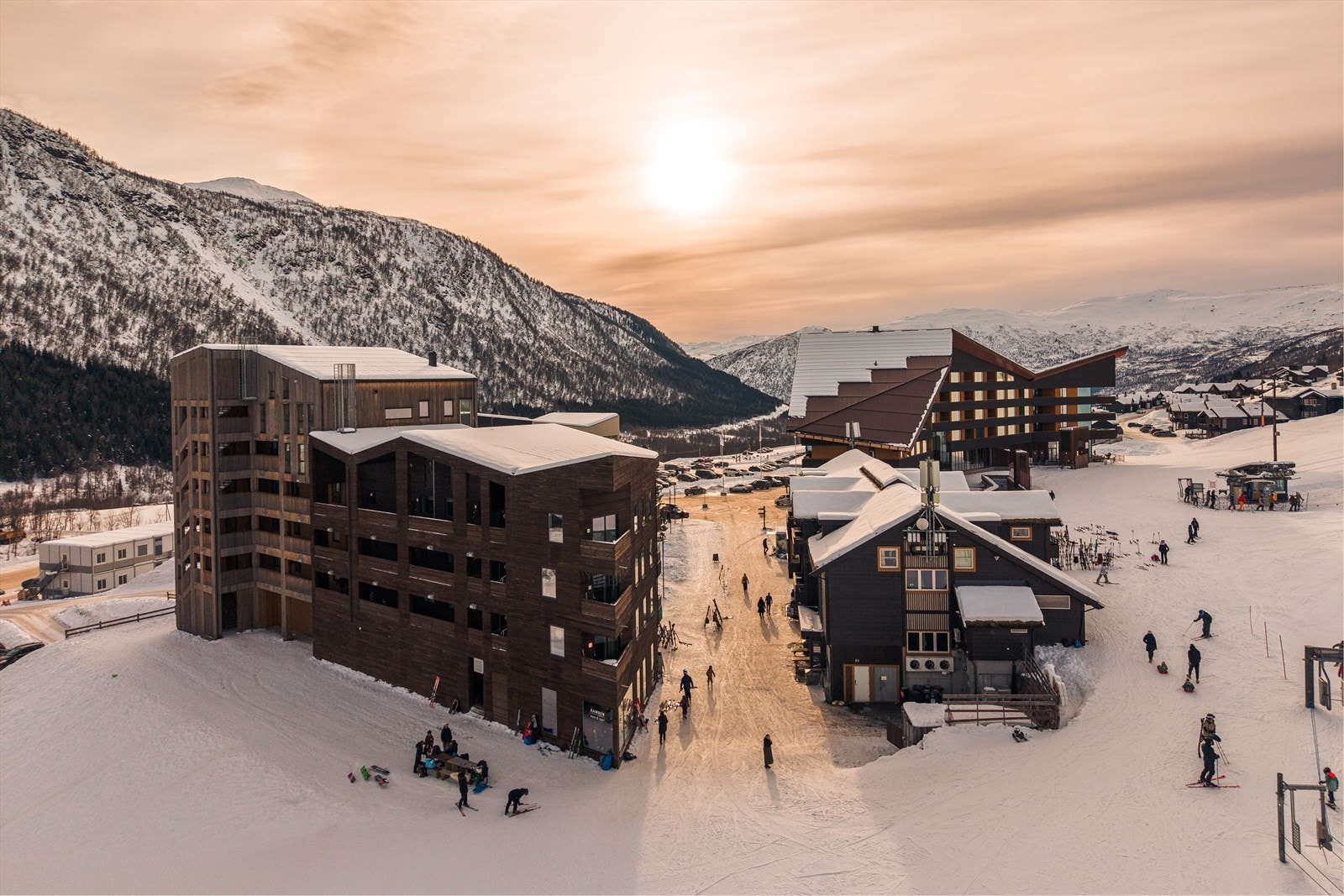 Bygget ligger fint plassert midt i Myrkdalen Fjellandsby, med skitrekk og flotte langrennsløyper i umiddelbar nærhet Galleribilde