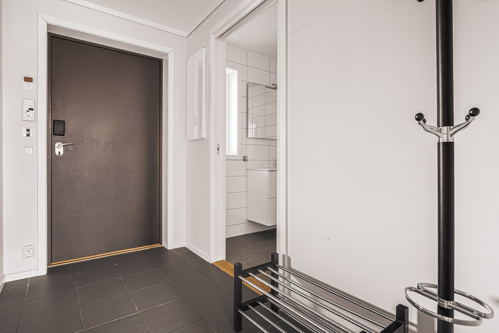 Enkel adkomst via heis i bygget til leiligheten som ligger i 3.etasje Galleribilde