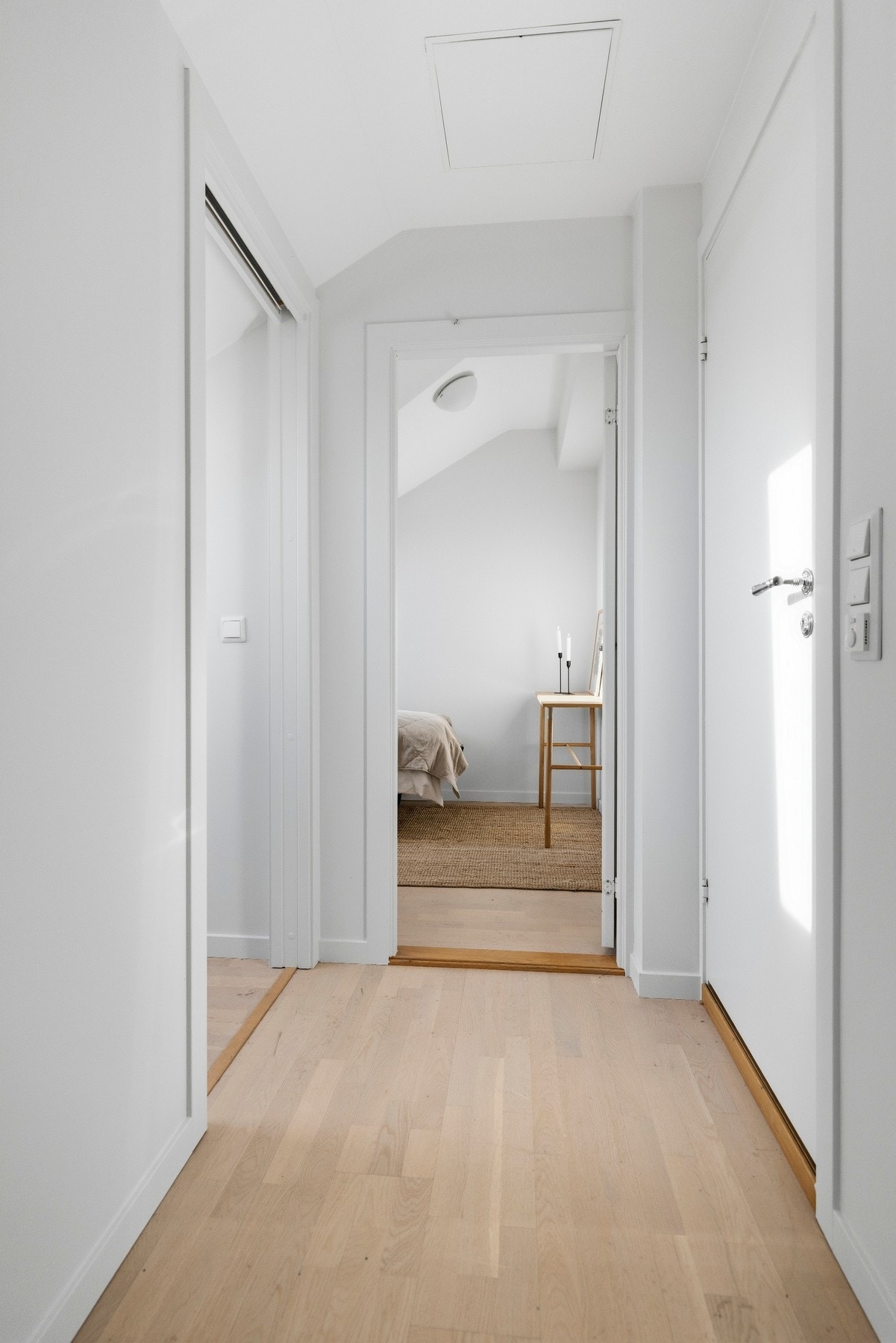 Gang som fører til 2 soverom og bad. Galleribilde