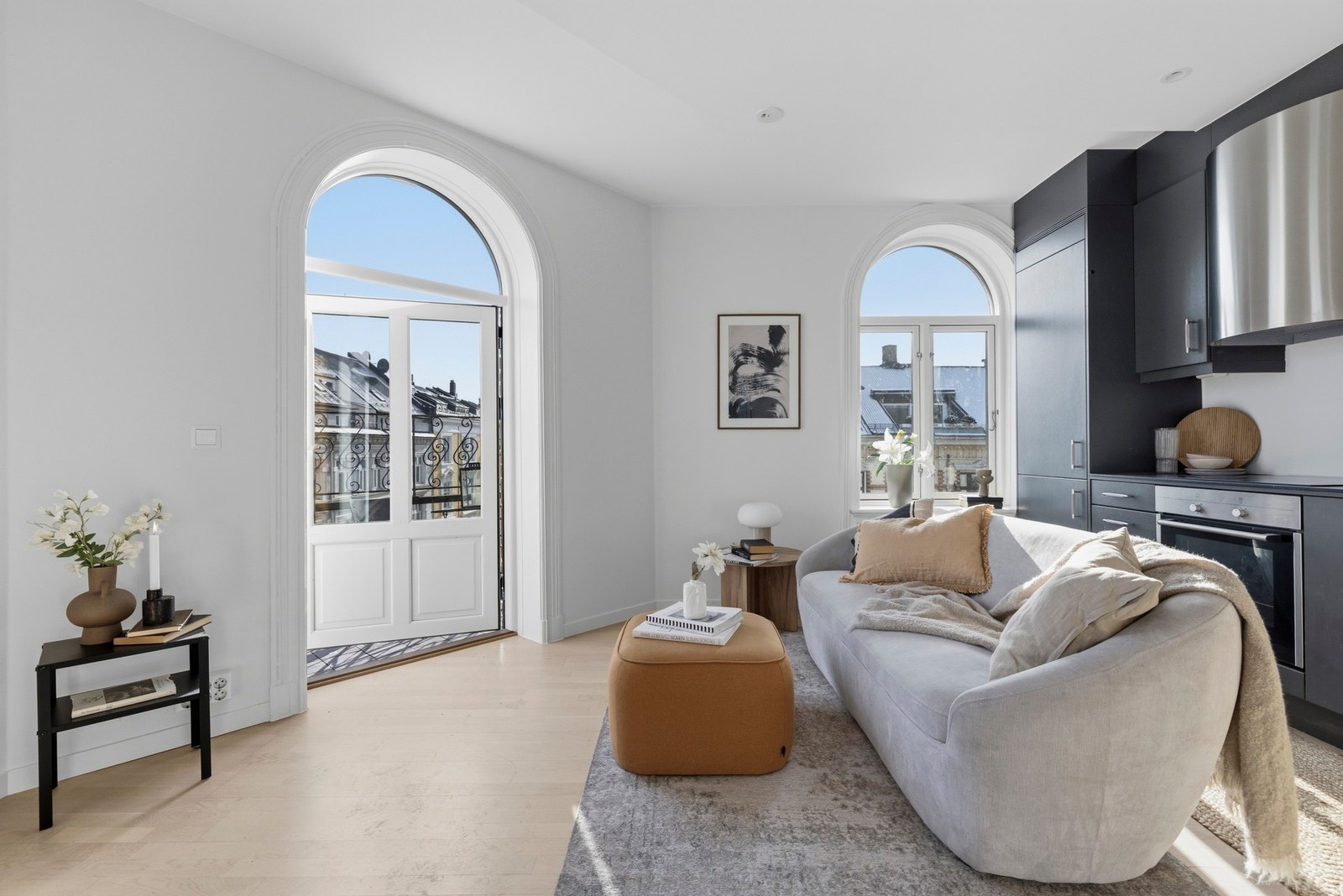 I stuen er det gode møbleringsmuligheter. Galleribilde