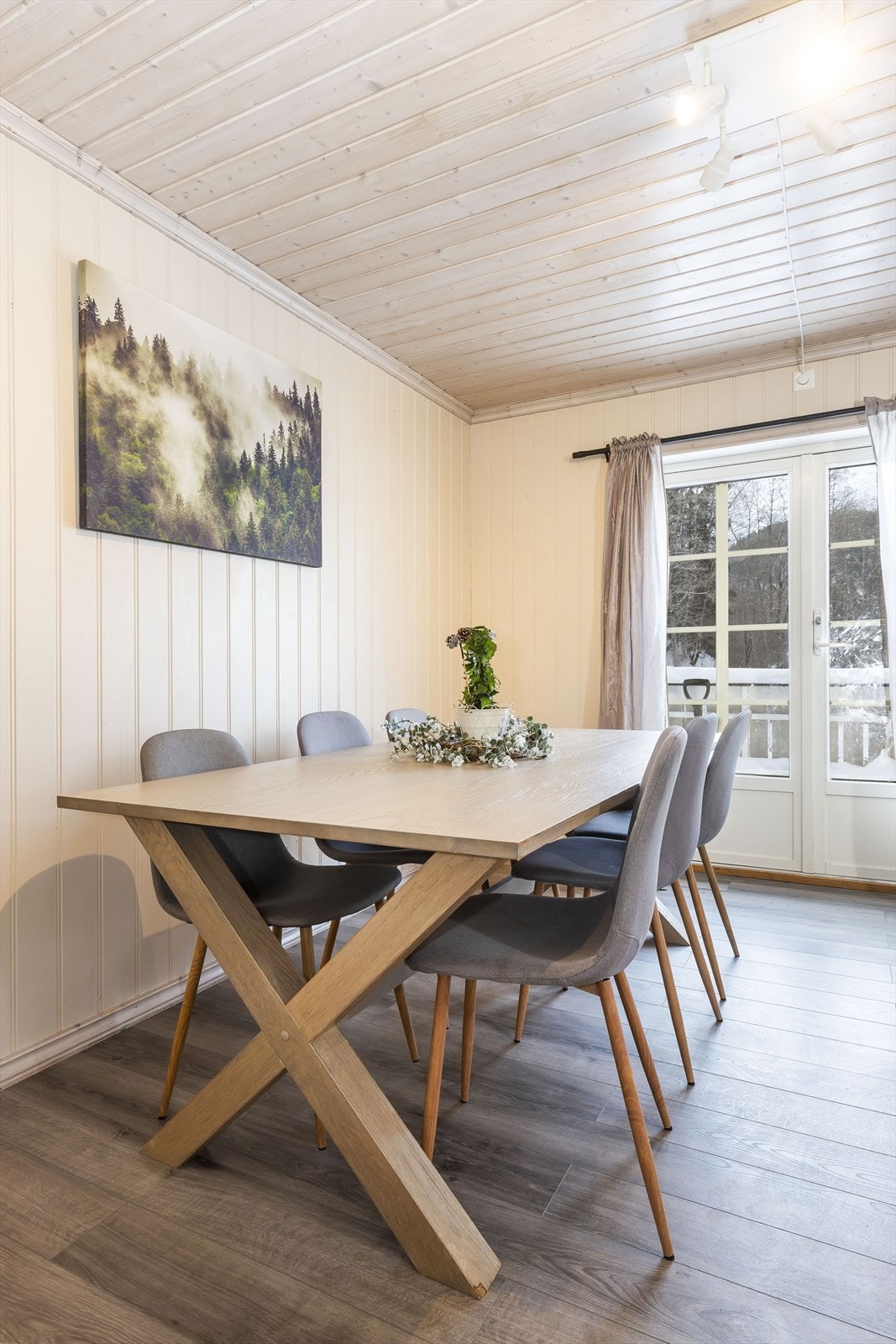 God plass til spisebord Galleribilde