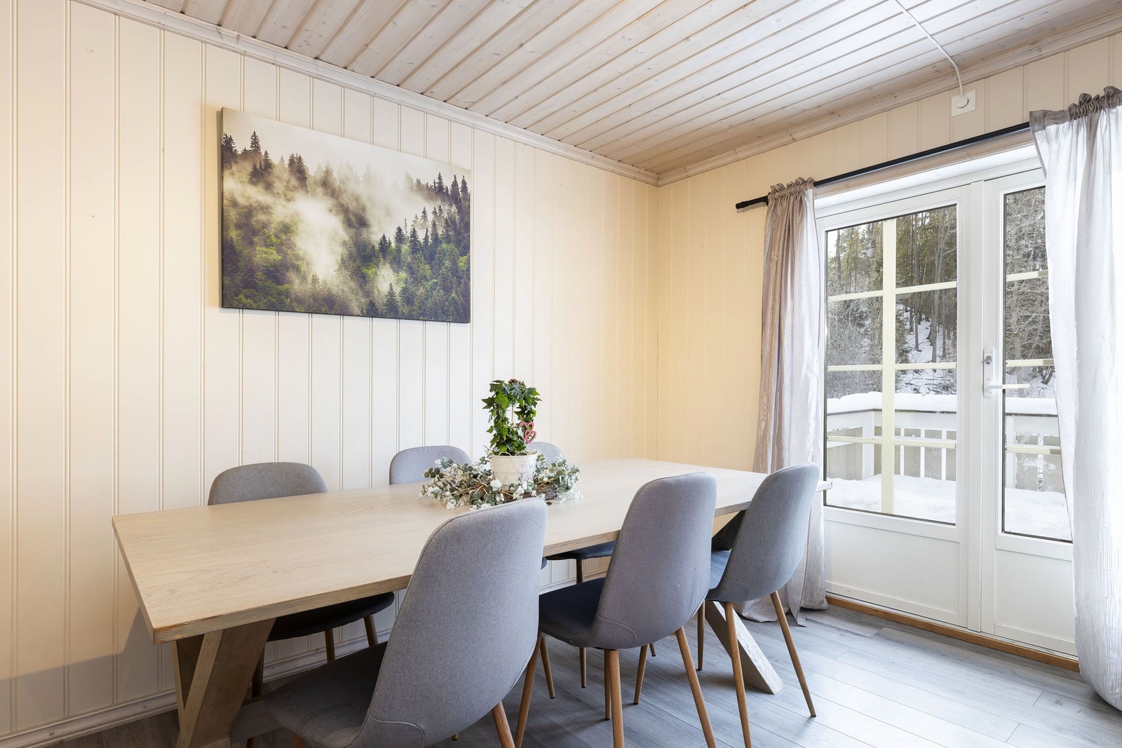 Utgang til veranda fra stuen Galleribilde