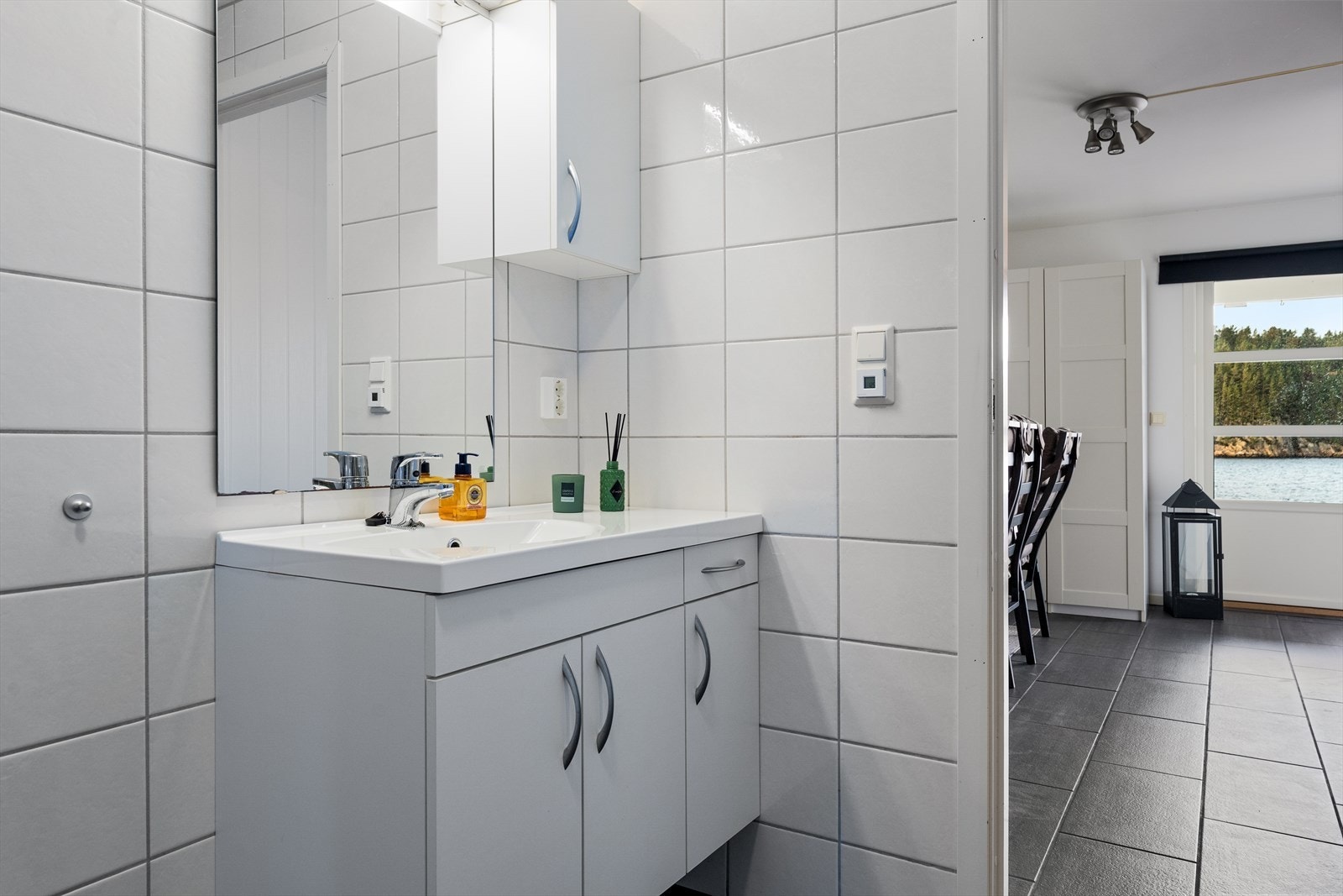 Helfliset bad med varme i gulv Galleribilde