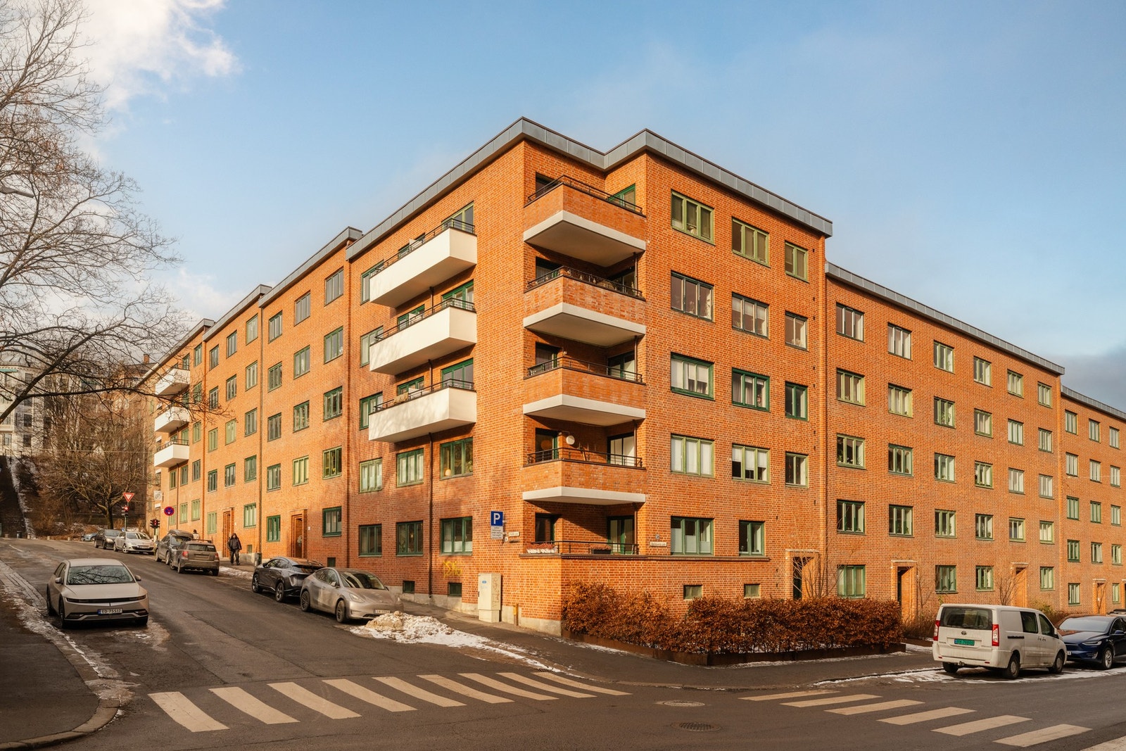 Leiligheten ligger fint til i en lite traffikert gate sentralt på St.Hanshaugen, med alt av fasiliteter i umiddelbar nærhet. Galleribilde