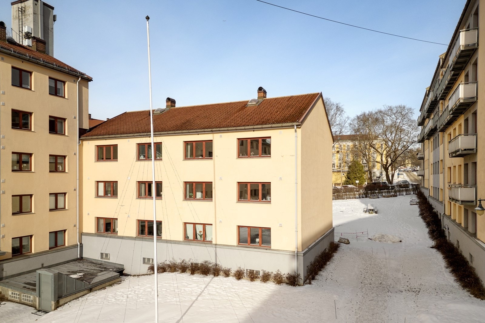 Området byr på flere frodige parker og grøntområder. Det er kort vei til Akerselva med fosser, badeplasser og hyggelige turmuligheter. Galleribilde