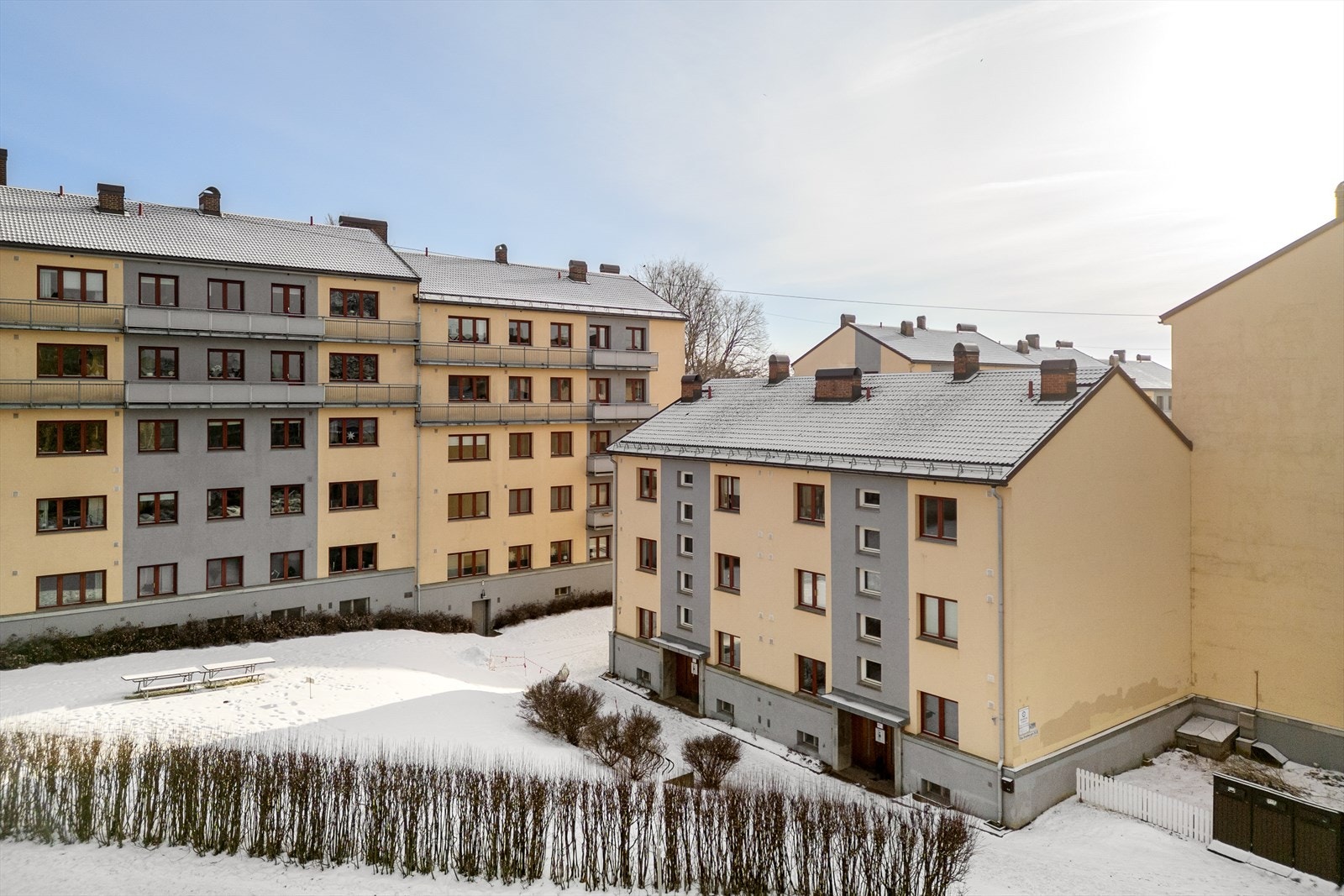 Her får kjøper gleden av det urbane Oslo rett utenfor døren, samtidig som man kan trekke seg tilbake til roen i borettslaget. Galleribilde