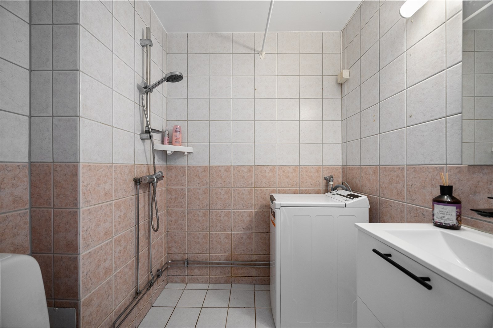 Opplegg for vaskemaskin på bad. Galleribilde