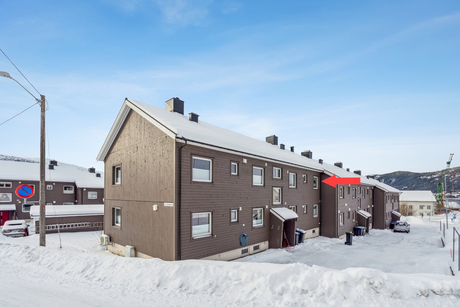 Lys og praktisk 3-roms andelsleilighet i 2. etasje - solrik veranda og flott utsikt. Galleribilde