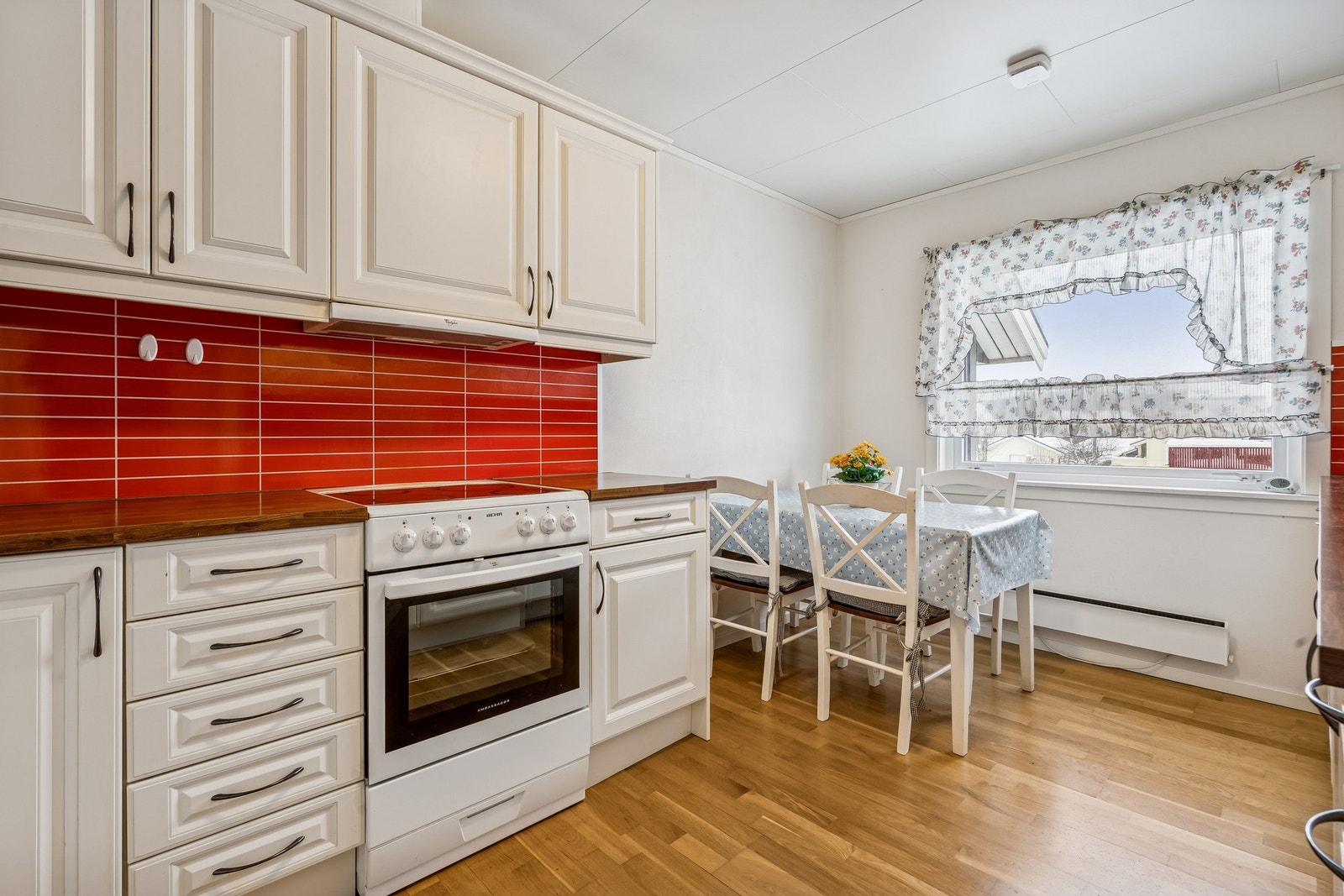 Plass til kjøkkenbord Galleribilde