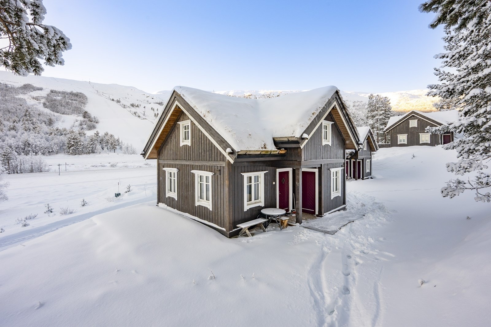 Fritidseiendom med umiddelbar nærhet til Lemonsjøen alpinsenter. Galleribilde