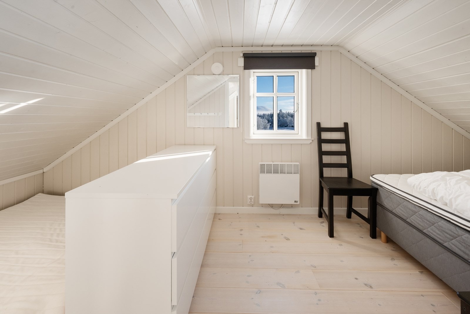 I andre etasjen er det to soverom. Galleribilde