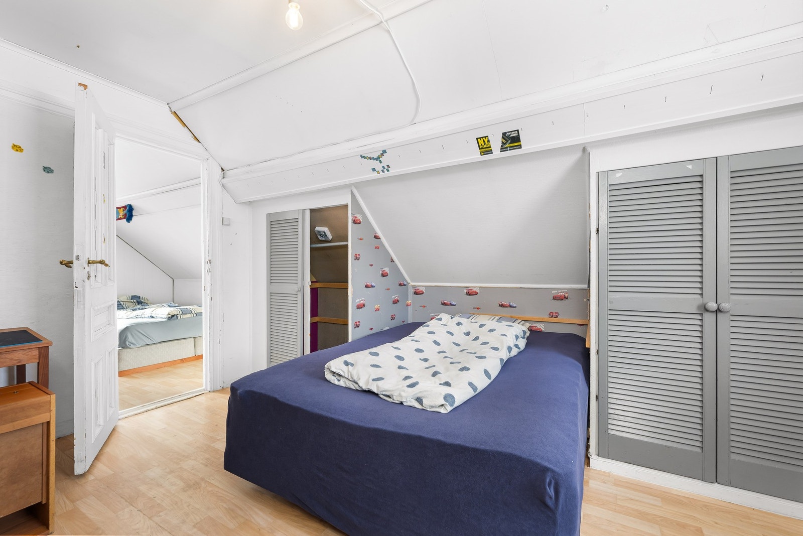 Soverommene ligger i en egen etasje, og er på henholdsvis 12,3 m² og 9,8 m². Galleribilde