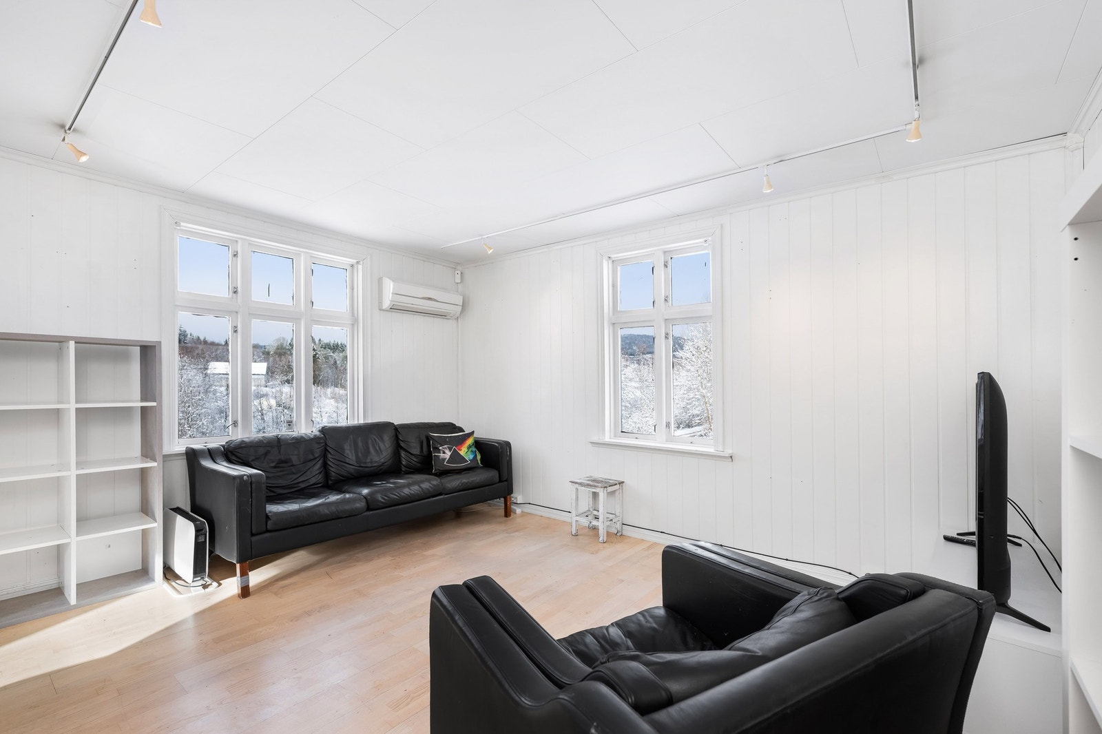 Boligens stue har et romslig areal på 17,8 m². Galleribilde