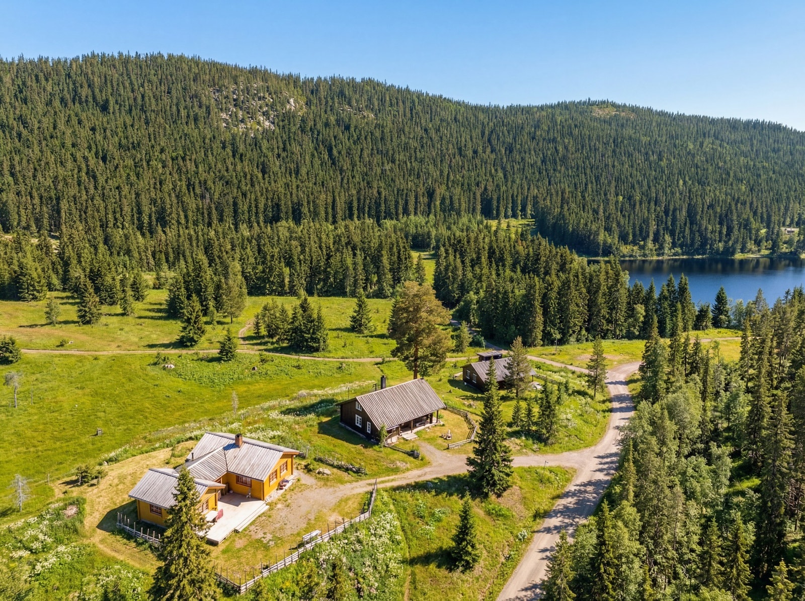 Hytta ligger i vakre omgivelser - AI generert bilde. Galleribilde