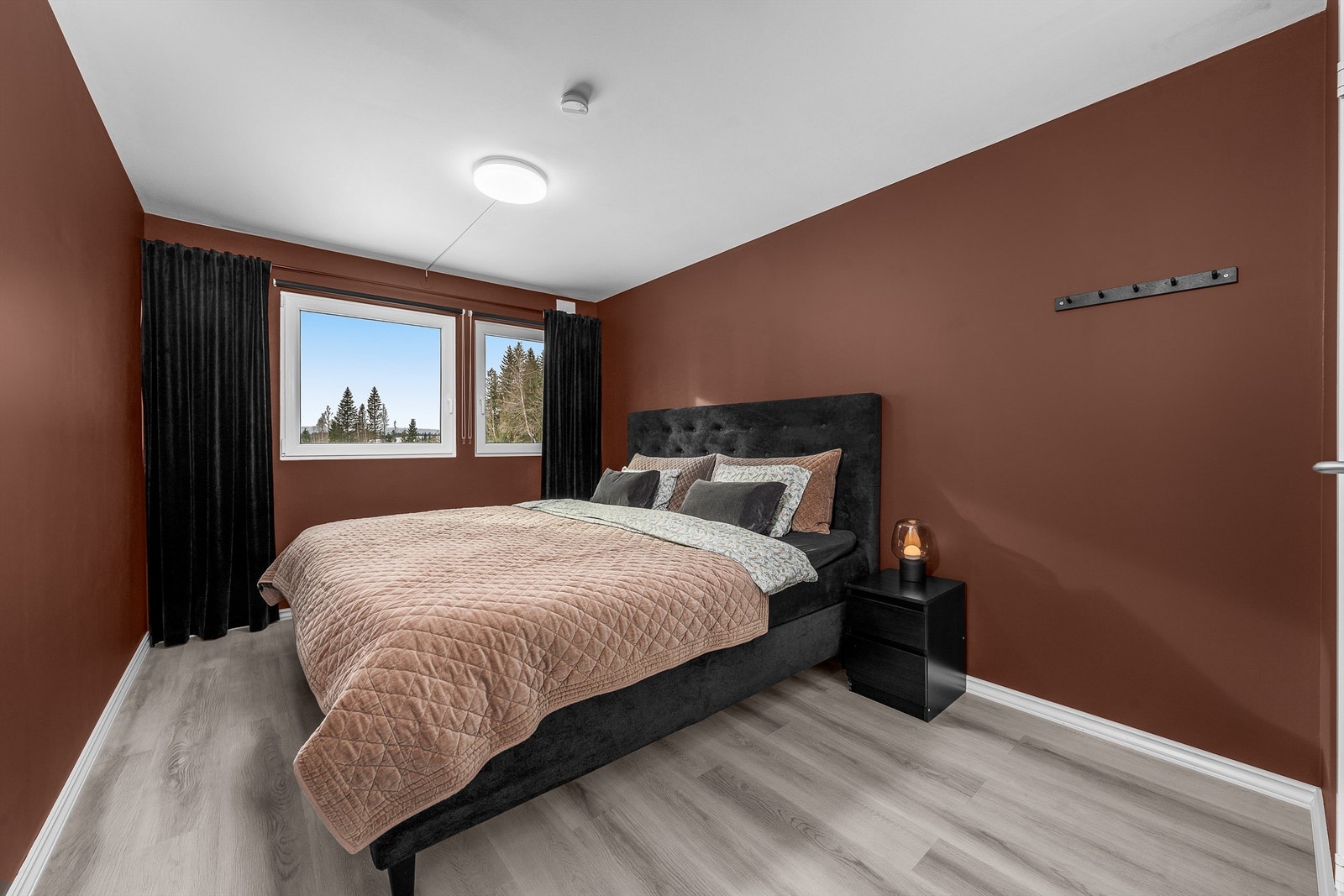 Romslig soverom i lune farger Galleribilde