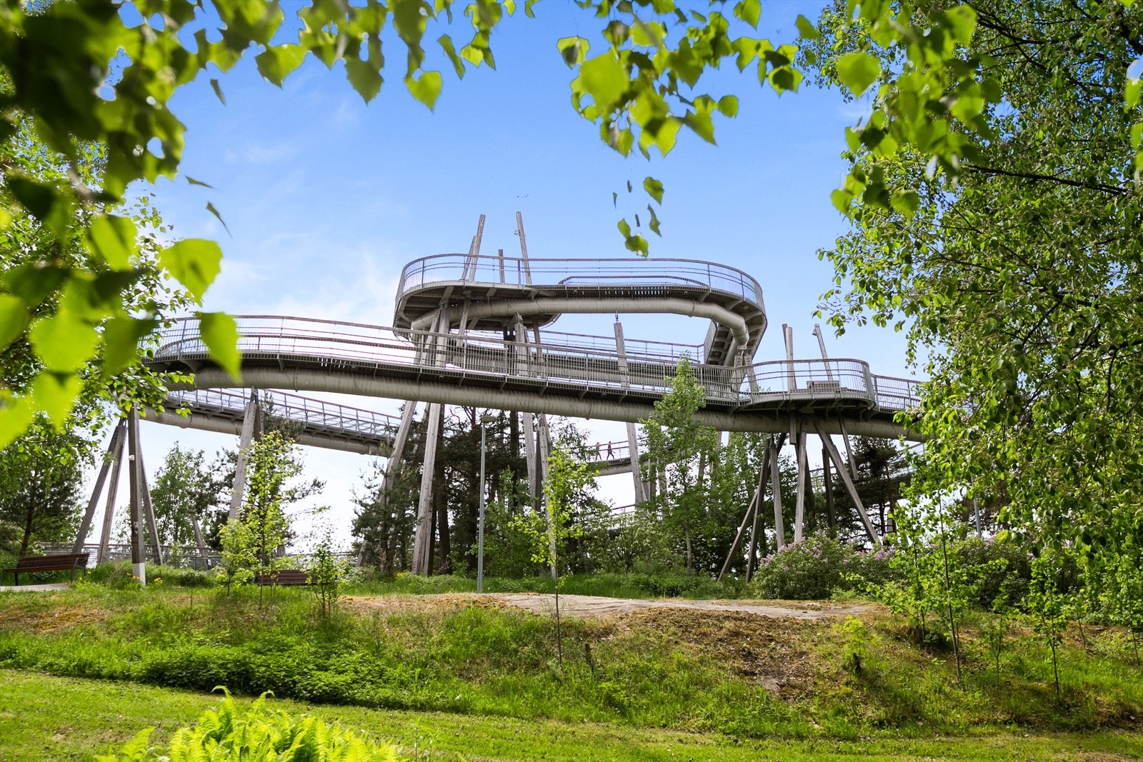 Stovnertårnet er et utsiktstårn, en attraksjon, et eventyrlig byggverk, en turvei, et møtepunkt og et monument. Galleribilde