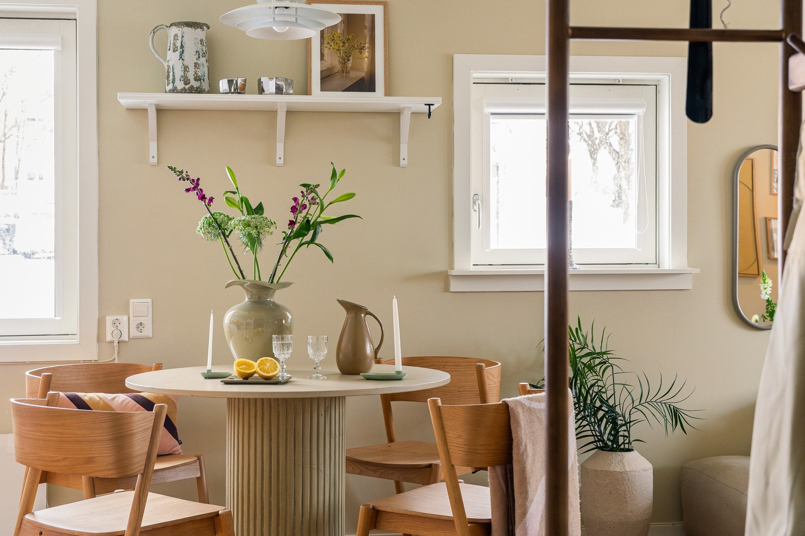 Her har du plass til stort langbord, perfekt for hverdag og høydepunkter. Galleribilde