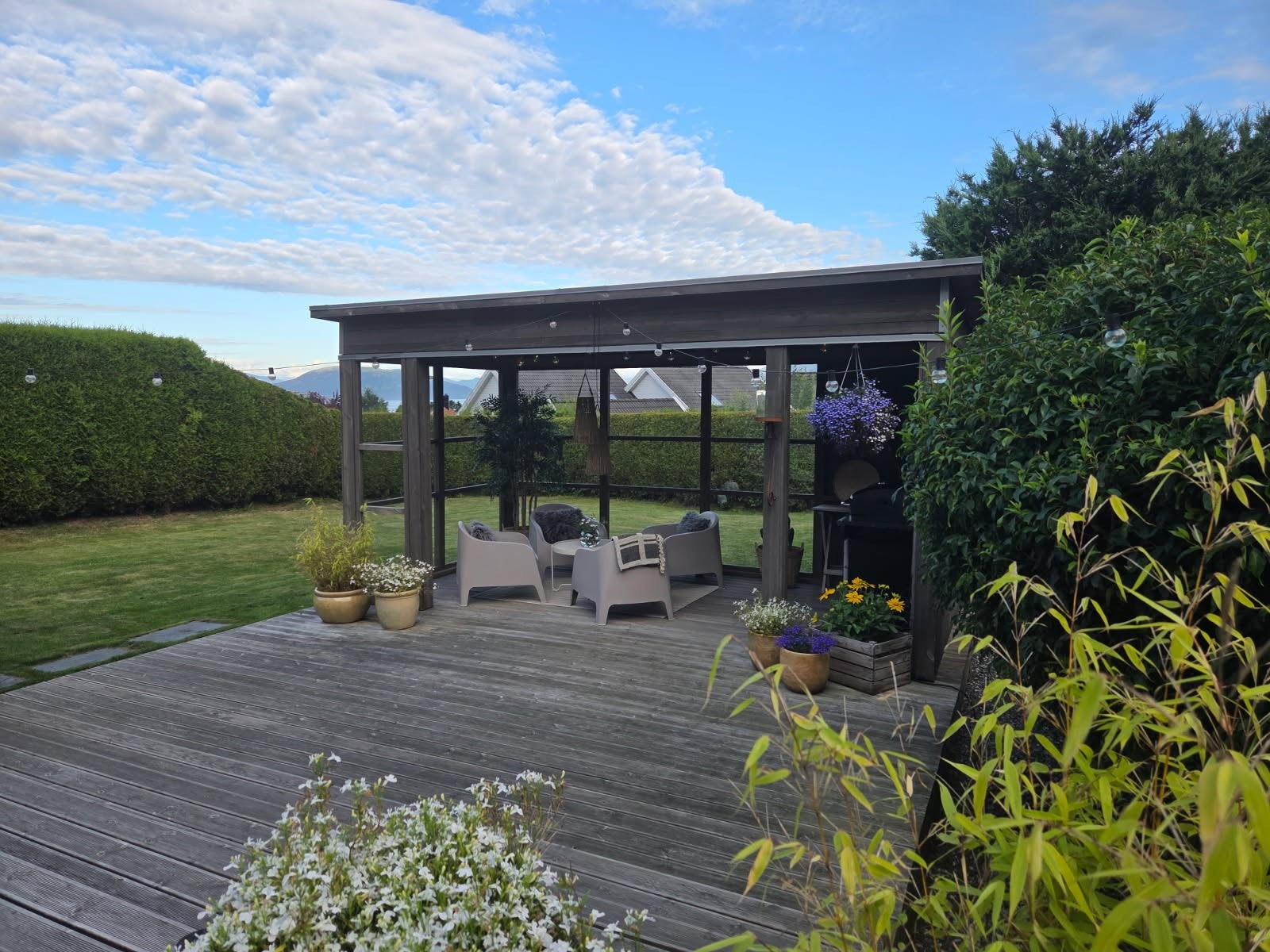 Koselig utestue hvor man kan nyte fine vår- og sommerdager. Galleribilde