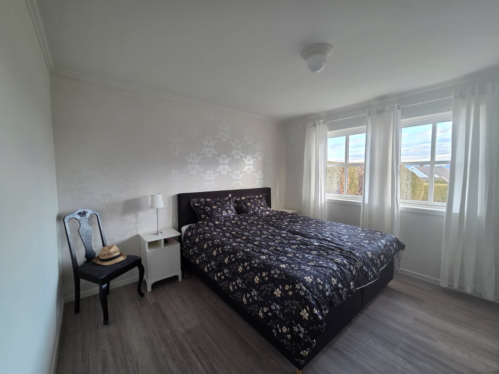 Det er totalt tre romslige soverom i boligen. Galleribilde