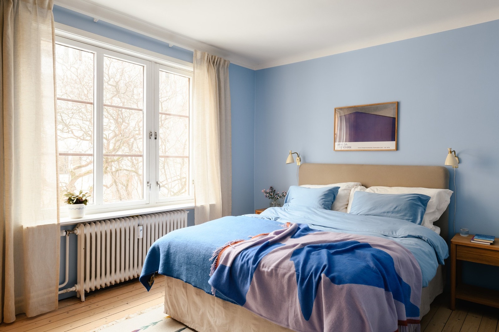 Hovedsoverommet er romslig og har et tilknyttet garderoberom for optimal oppbevaring. Galleribilde