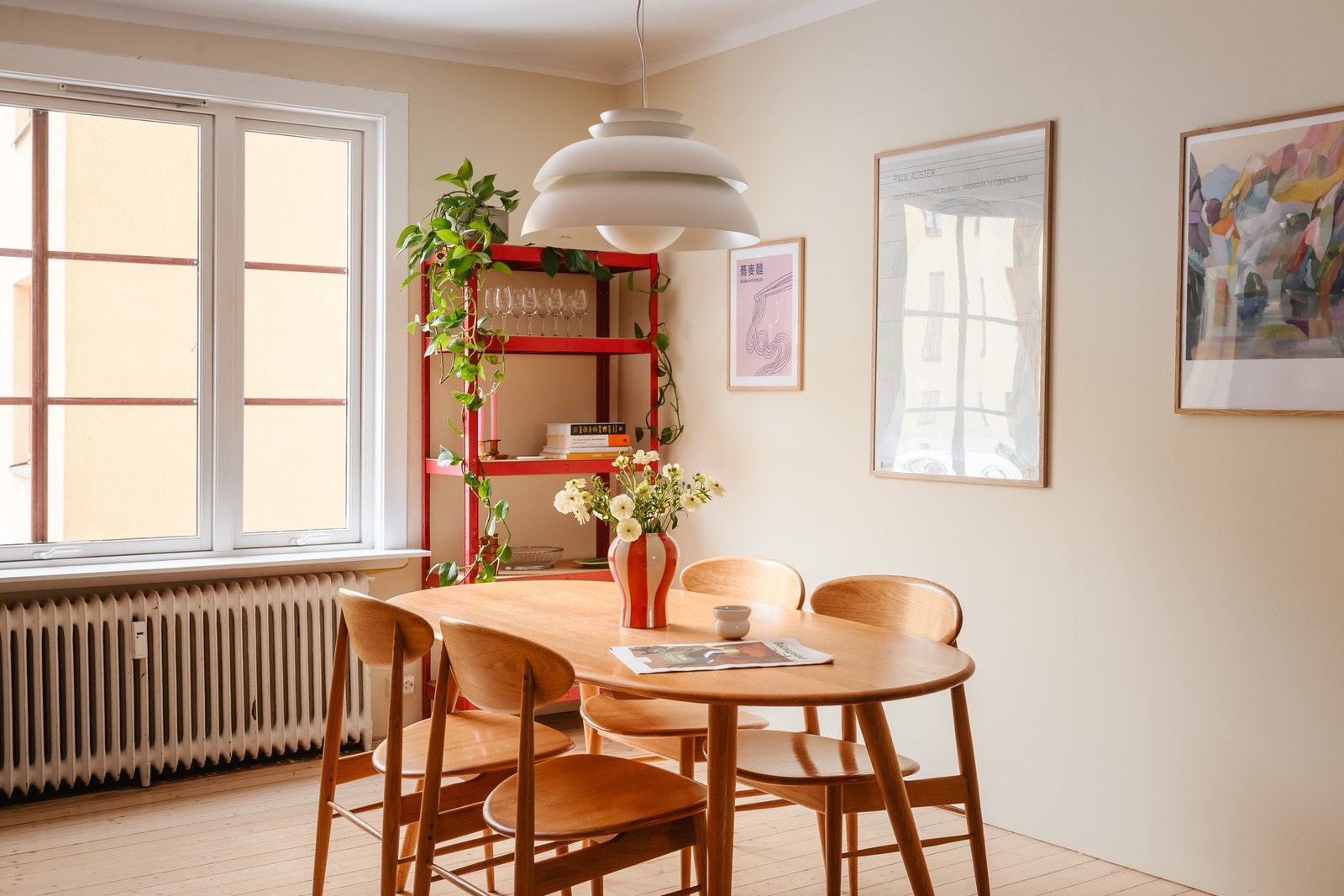 Her har du god plass til langstrakt spisebord. Galleribilde