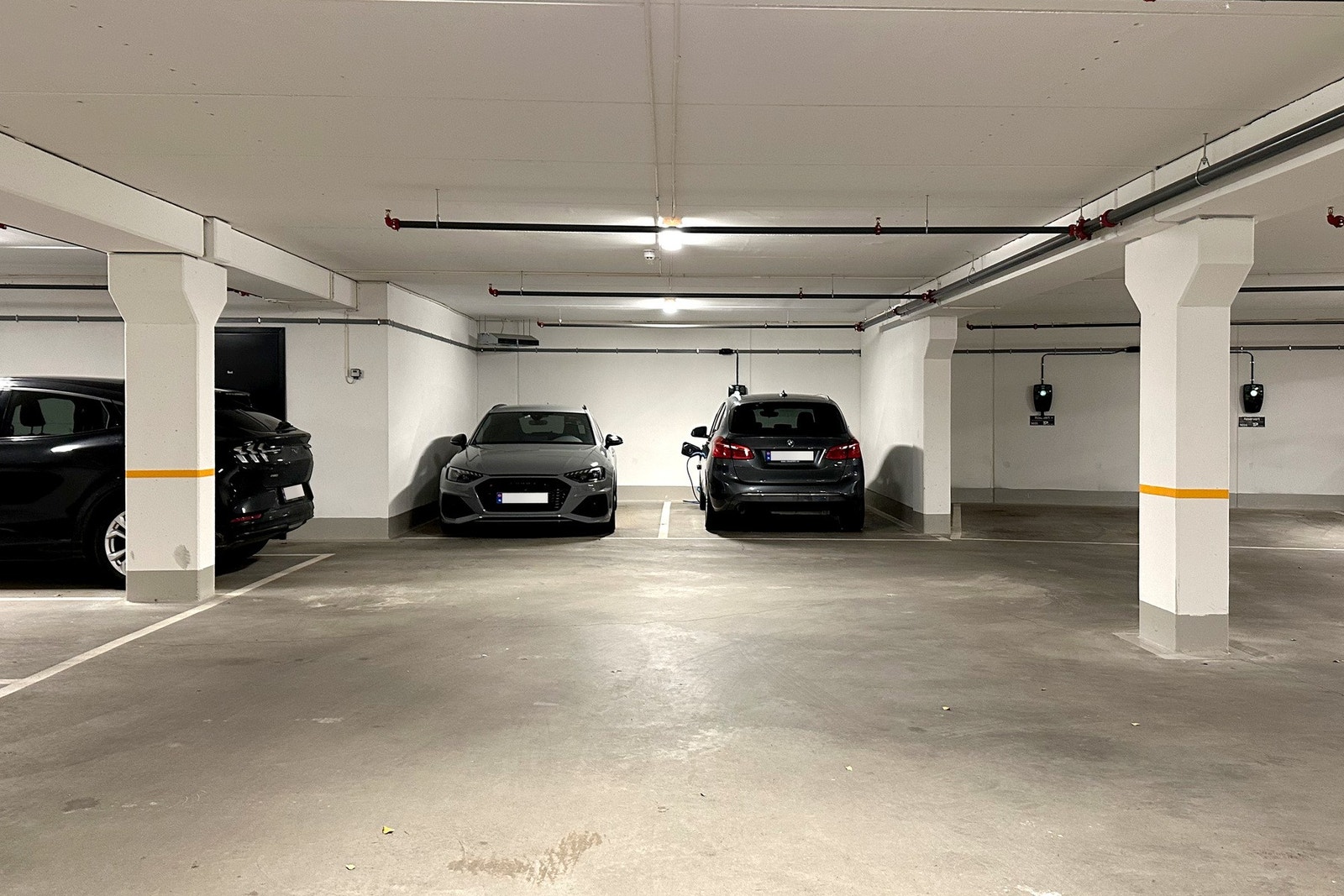 Mulighet for leie av garasjeplass med lader i St. Hanshaugen senter eller Bergstien 1. Galleribilde