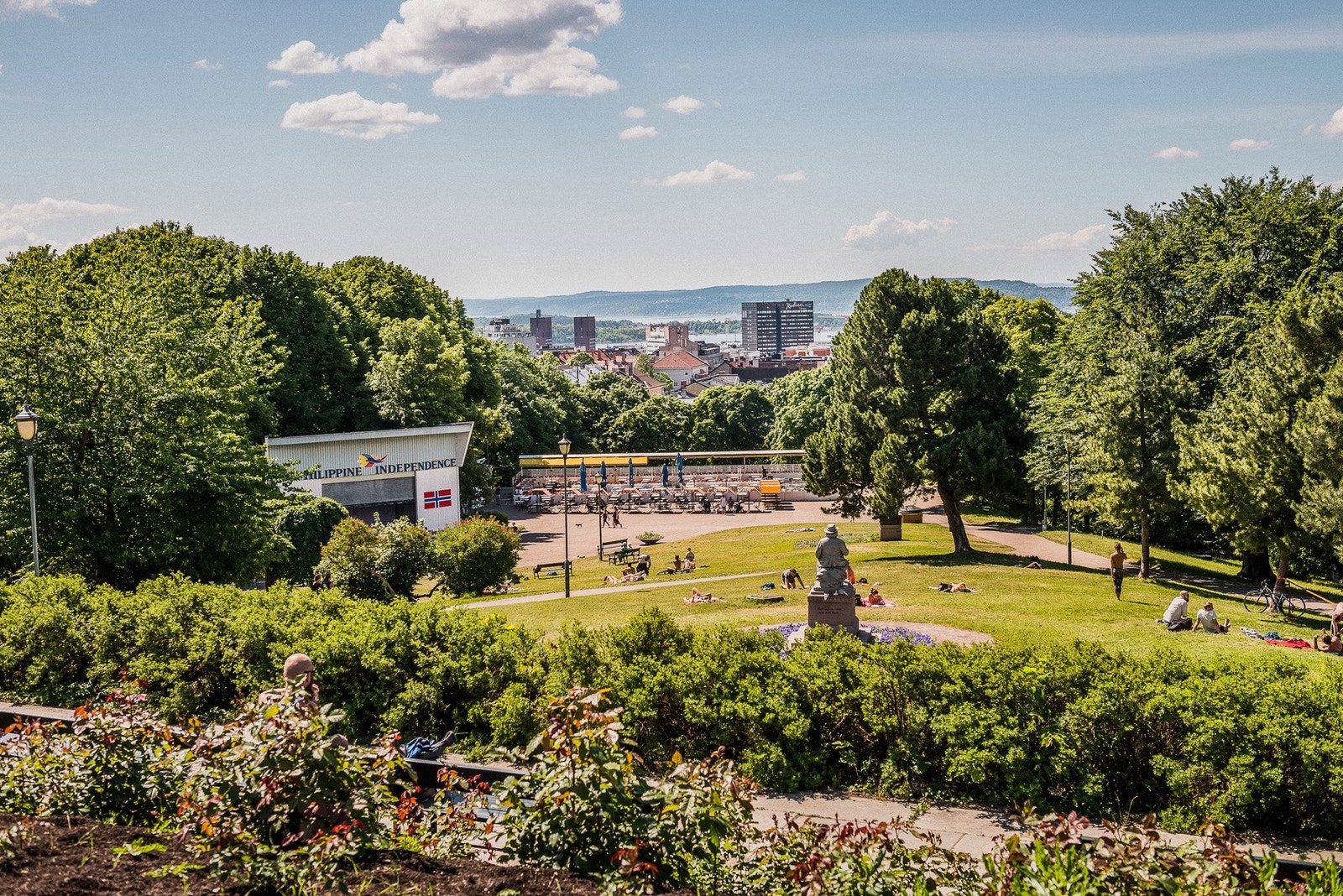 St.Hanshaugen-parken har nydelige grøntområder, uteservering, turstier og utsikt over byen. Galleribilde