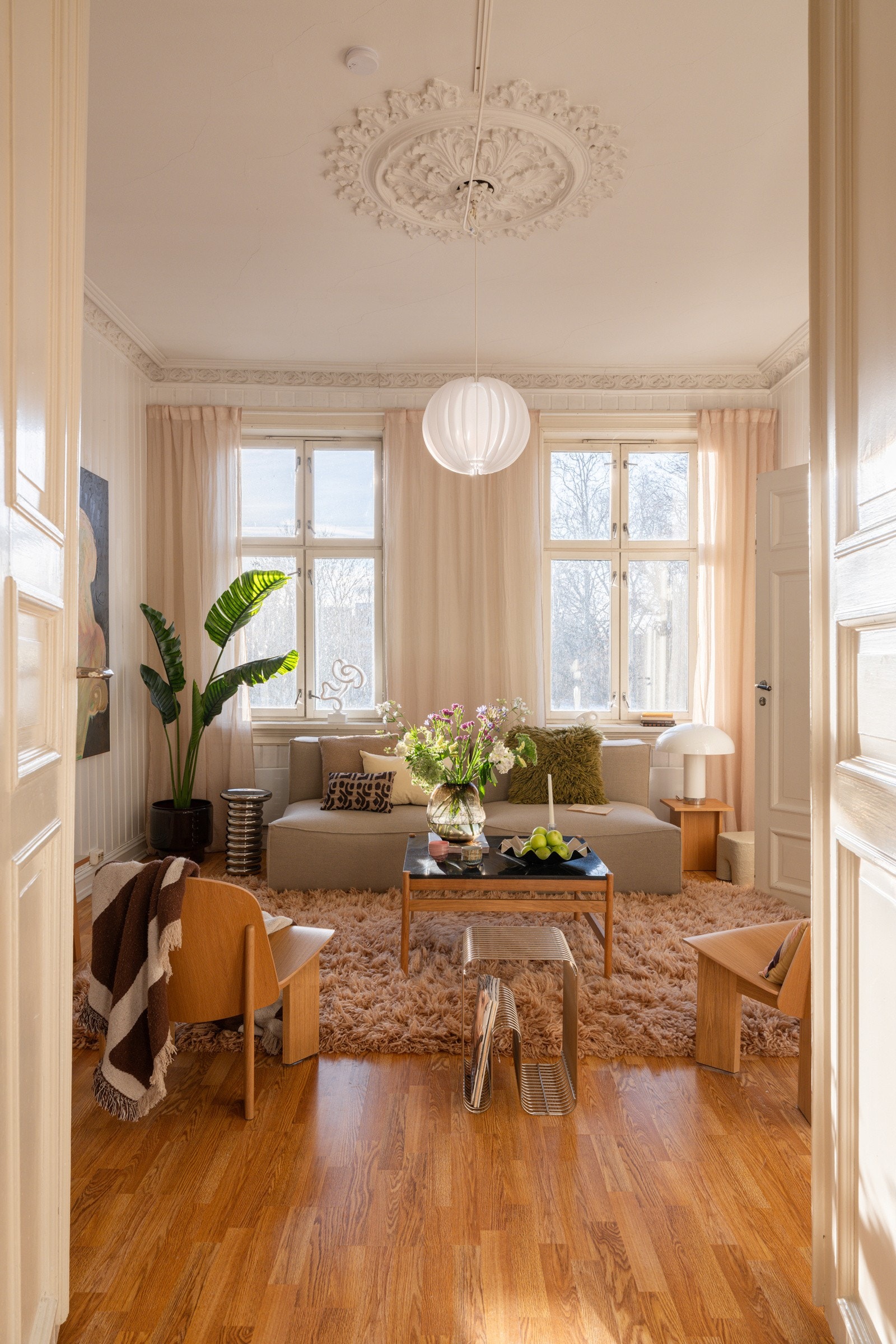 En stor, lys og koselig 3-roms leilighet i en flott klassisk bygård fra 1894. Galleribilde