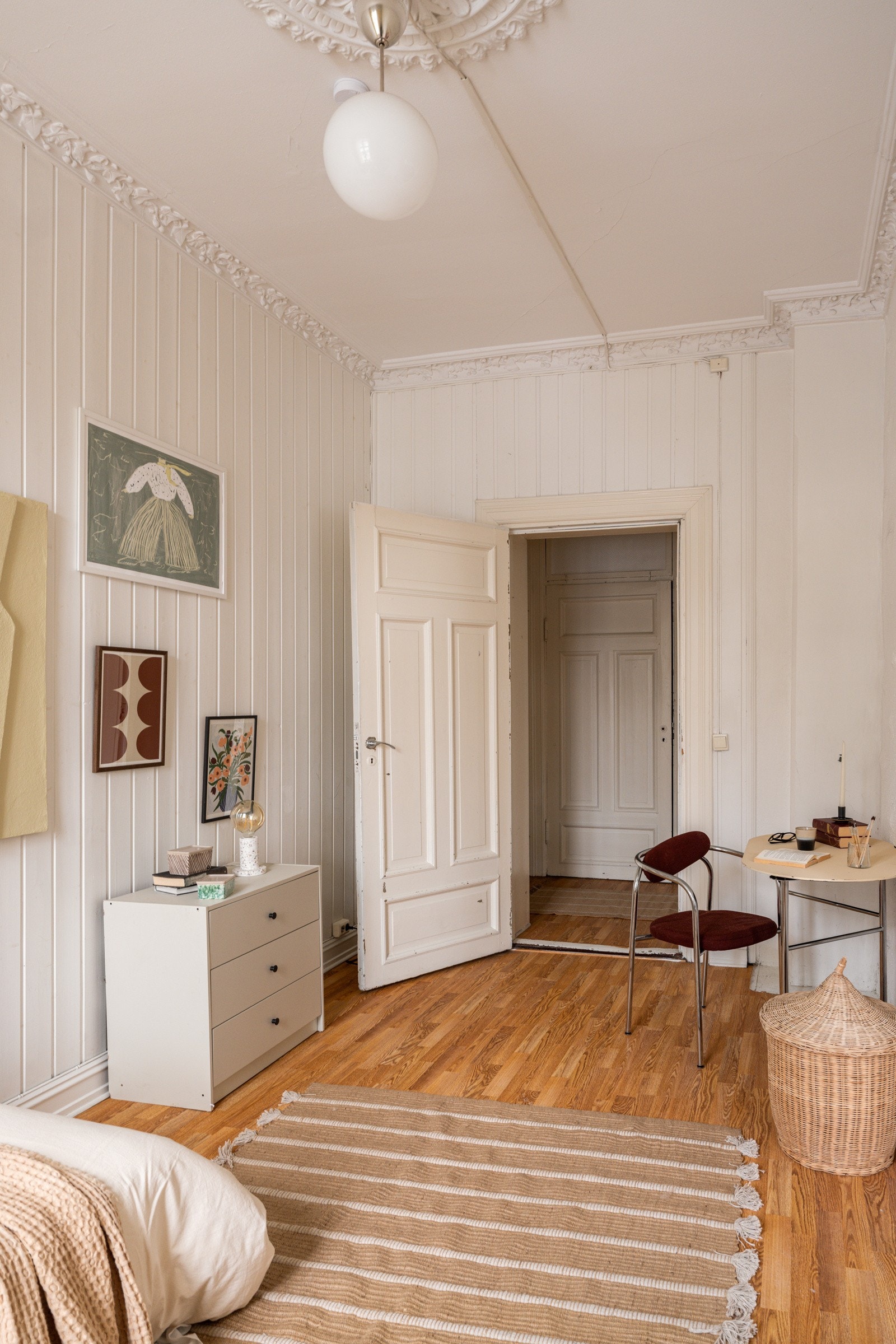 Fra soverommet er det adkomst til et praktisk kott som også har adkomst fra entréen. Galleribilde