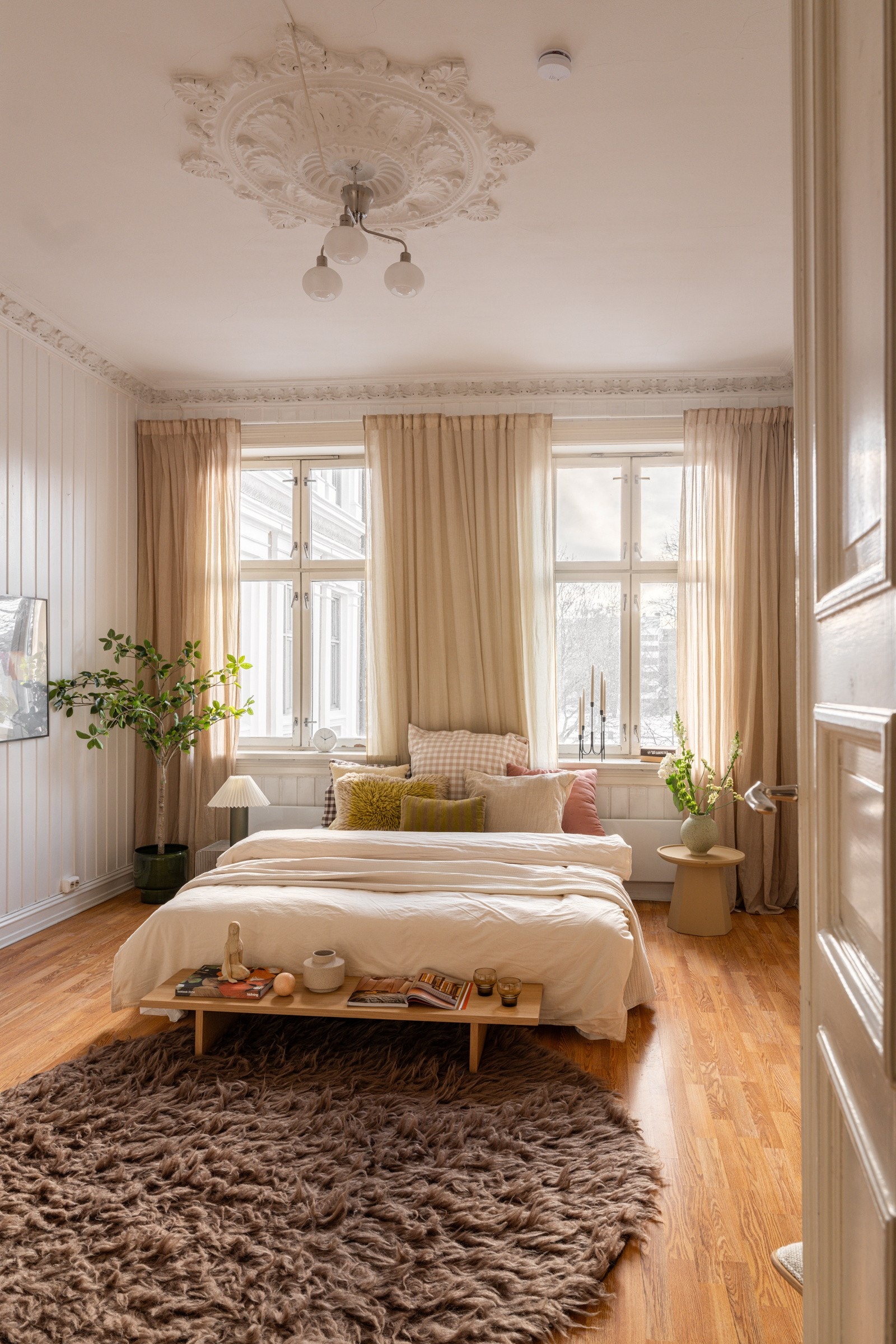 Det største soverommet er et tilsvarende stort rom som stuen. Galleribilde