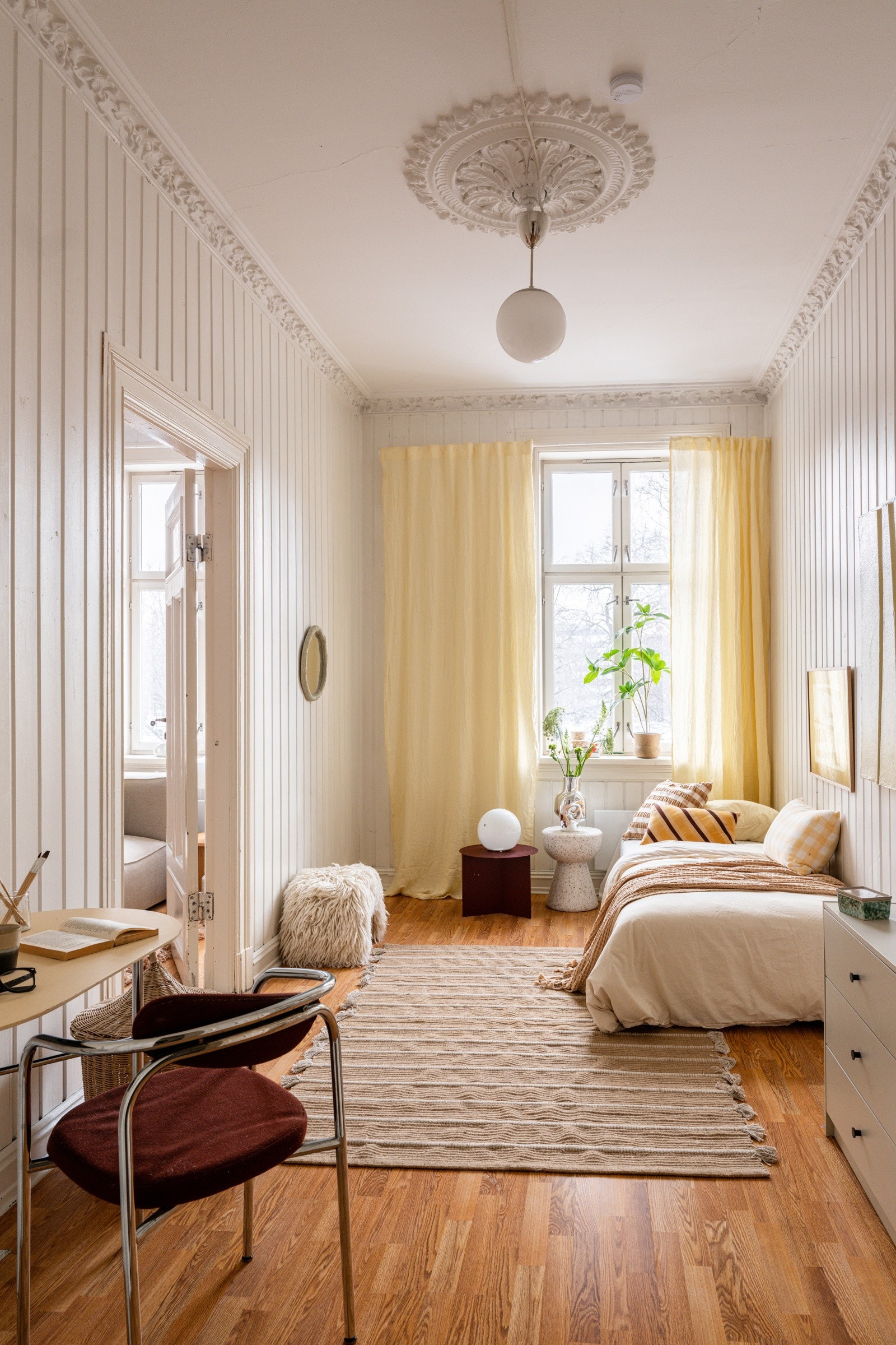 Soverom 2 har adkomst fra stuen, og er et lyst og fint rom. Galleribilde