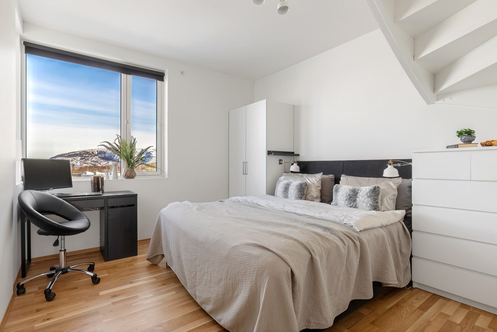 4.etg - Soverom 1 er av god størrelse Galleribilde