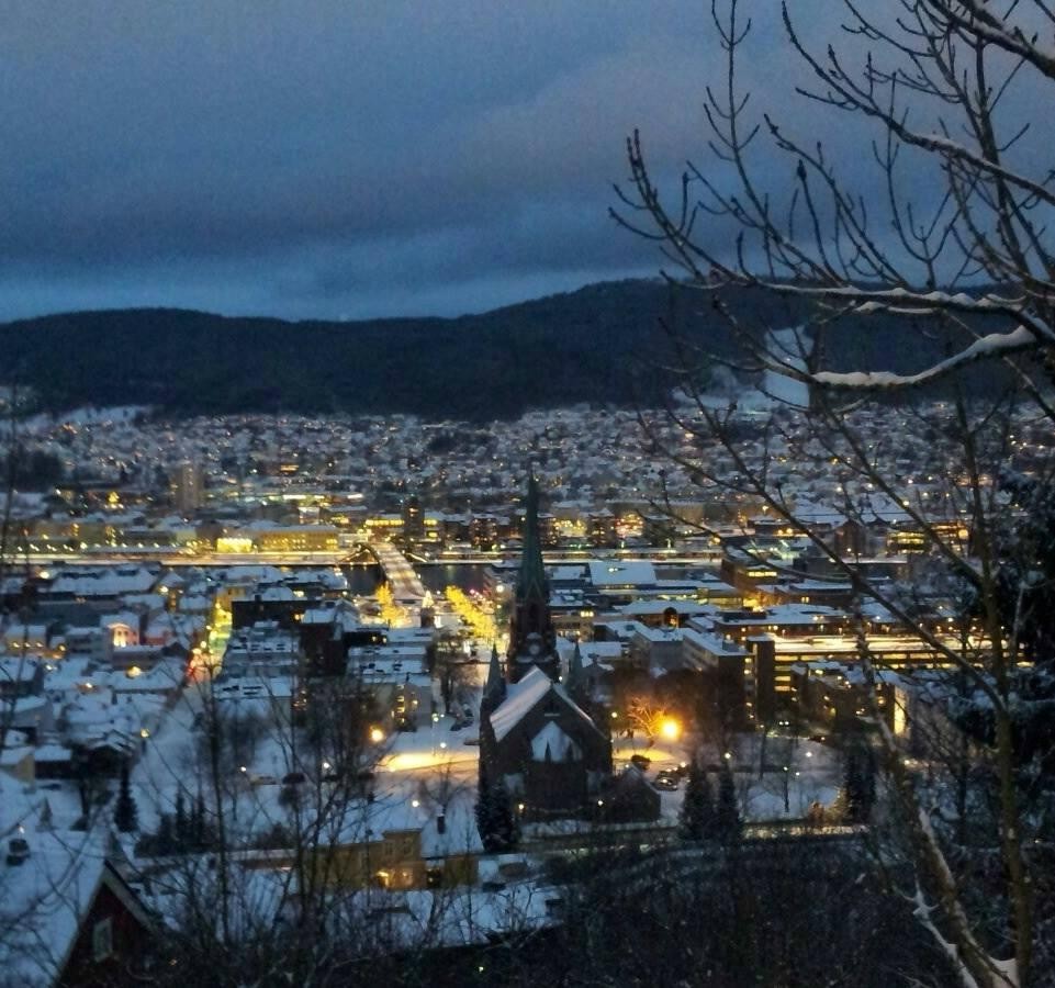 Kilde: Tripadvisor - Utsikt fra Åspaviljongen, Her vil du oppleve en hyggelig atmosfære og byens beste utsikt i all slags vær. Galleribilde