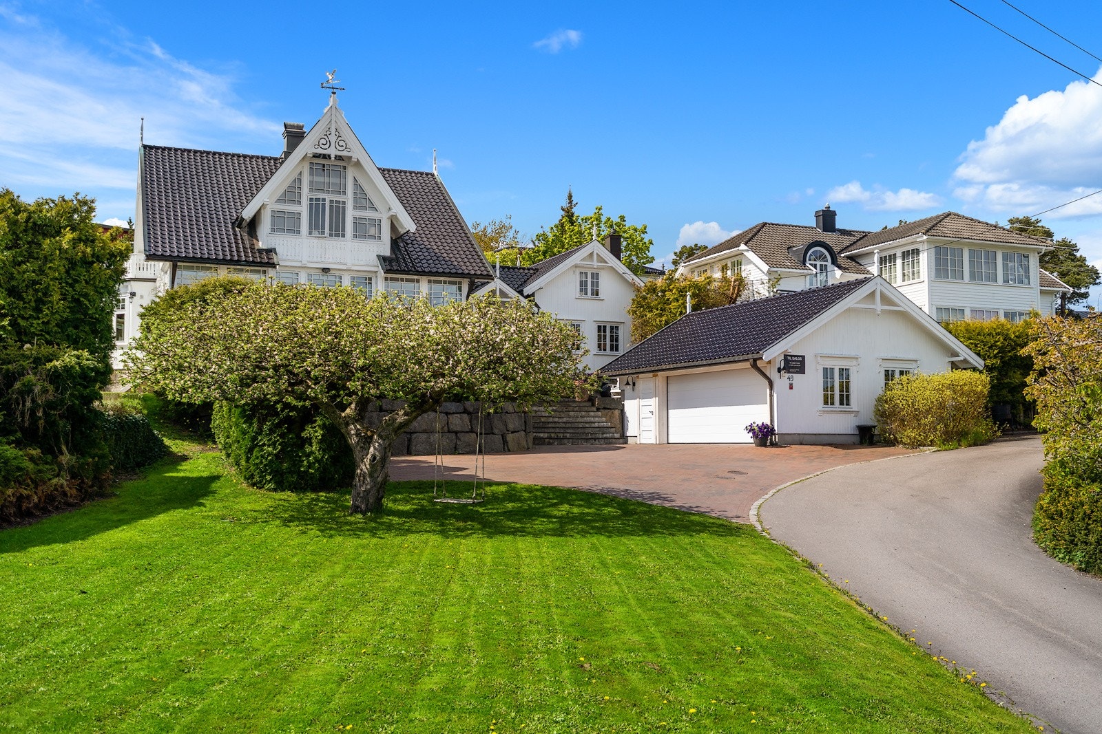 Nydelige Nesbryggveien 49, presentert av Jens Roland Pettersen i Bakke Sørvik &Partners Galleribilde