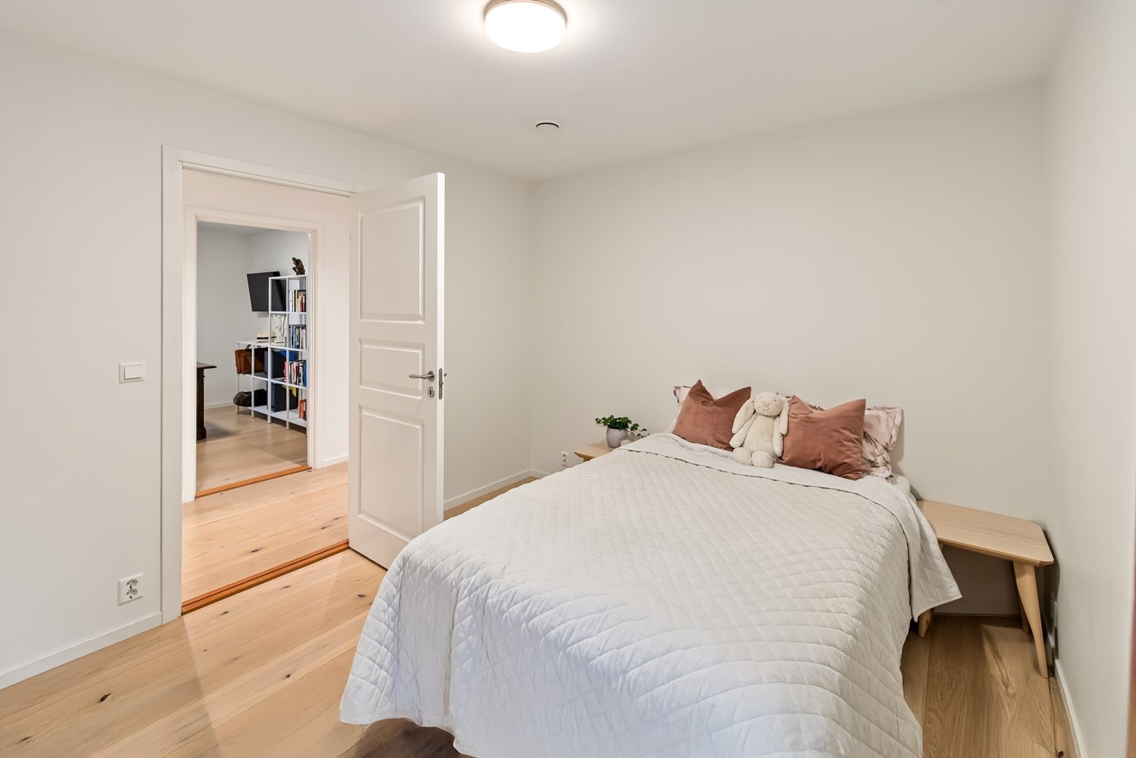 Alle soverommene er holdt i lyse og tidløse farger so gjør det enkelt å kunne sette et personlig preg. Galleribilde